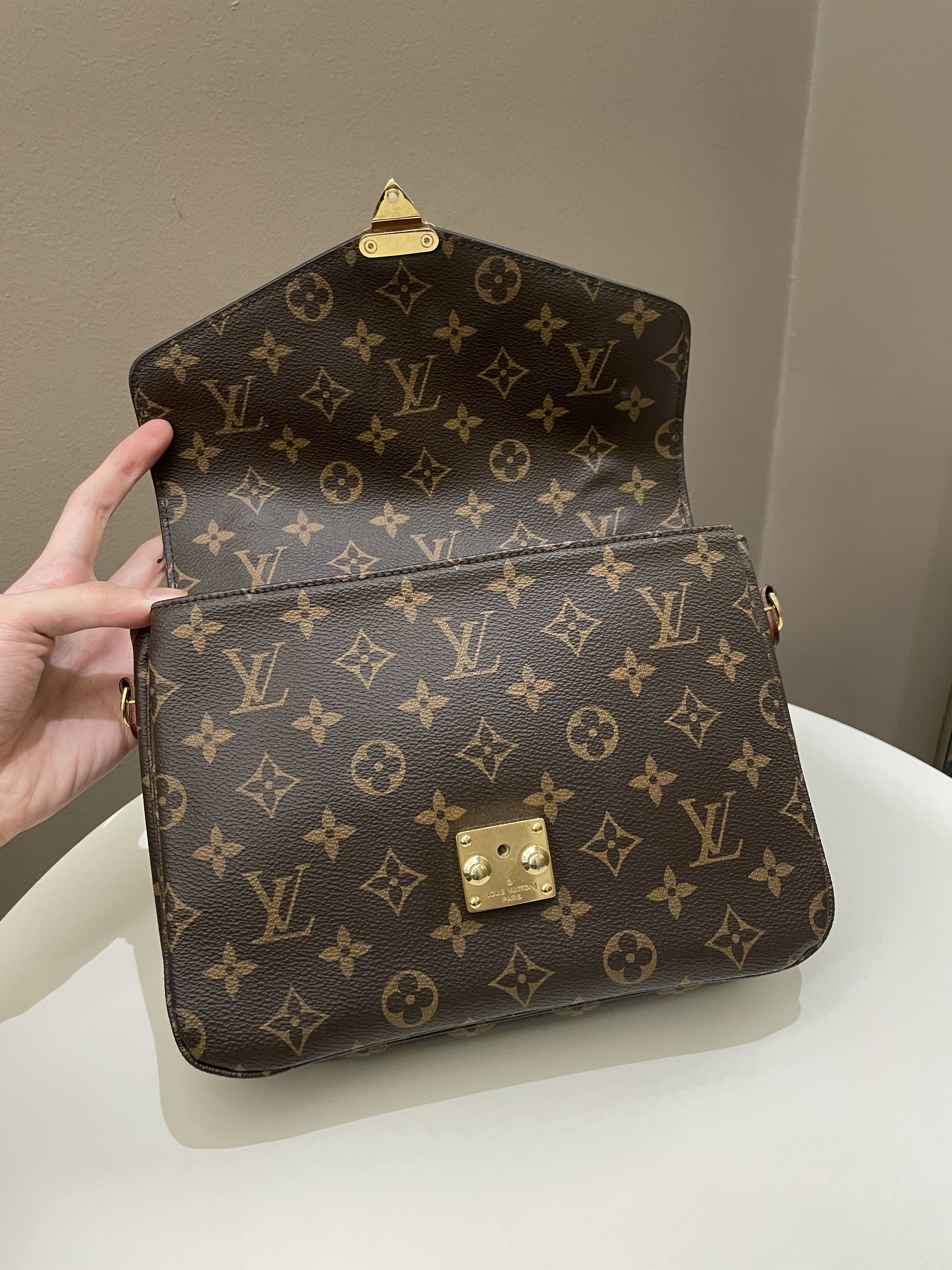 Louis Vuitton Pochette Metis Classic Monogram
