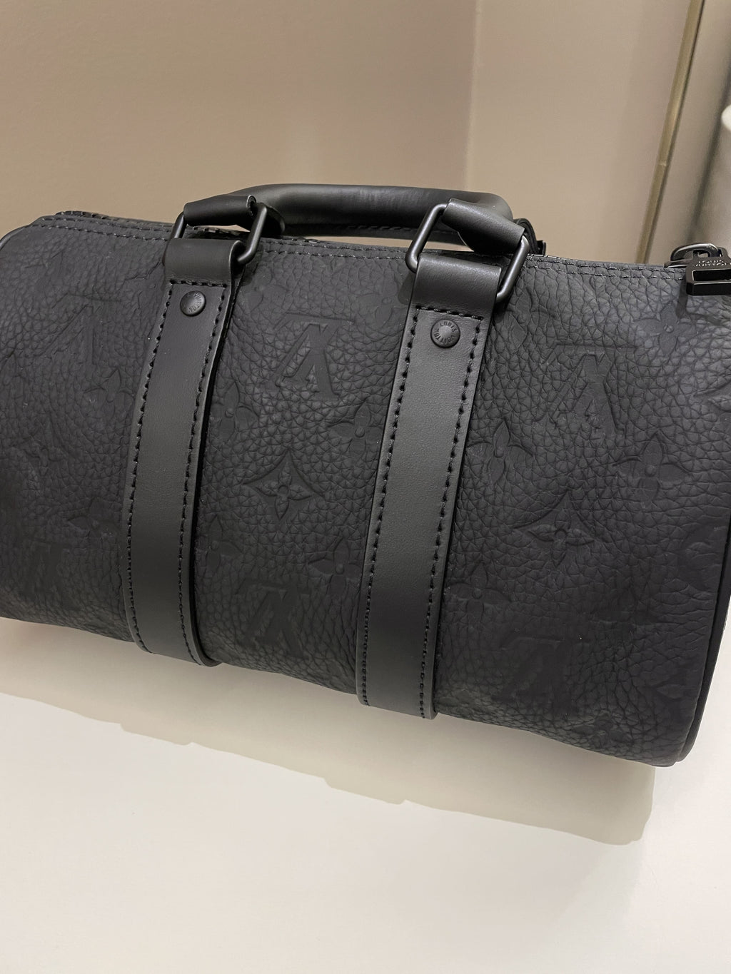 Louis Vuitton Keepall Bandoulier 25 Black Grainy Embossed Monogram