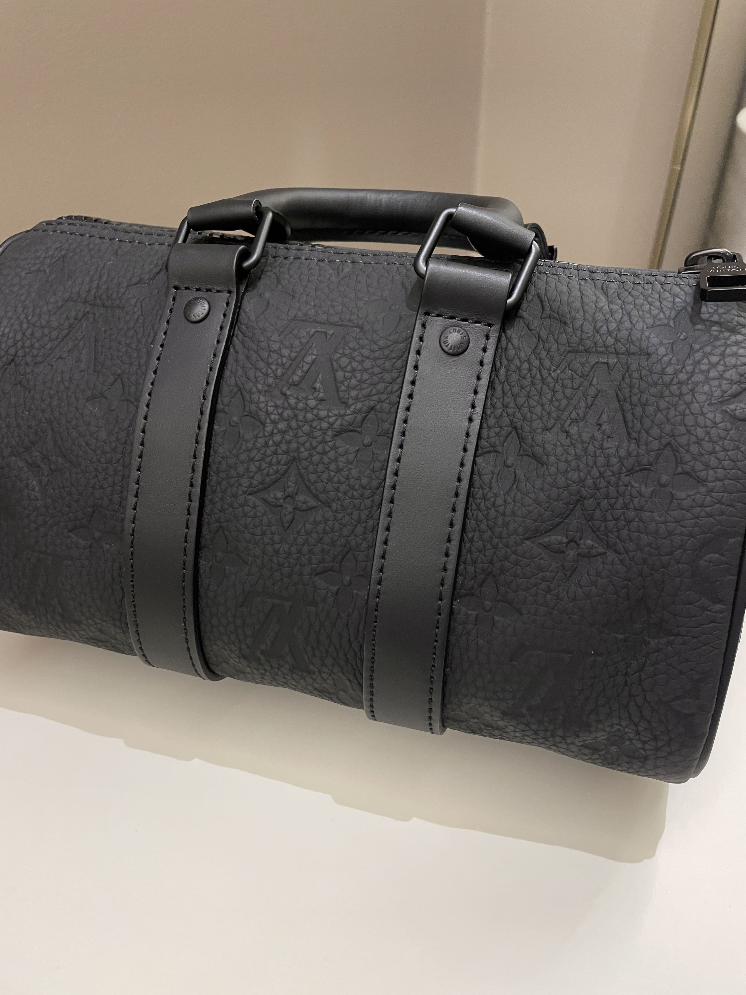 Louis Vuitton Keepall Bandoulier 25 Black Grainy Embossed Monogram
