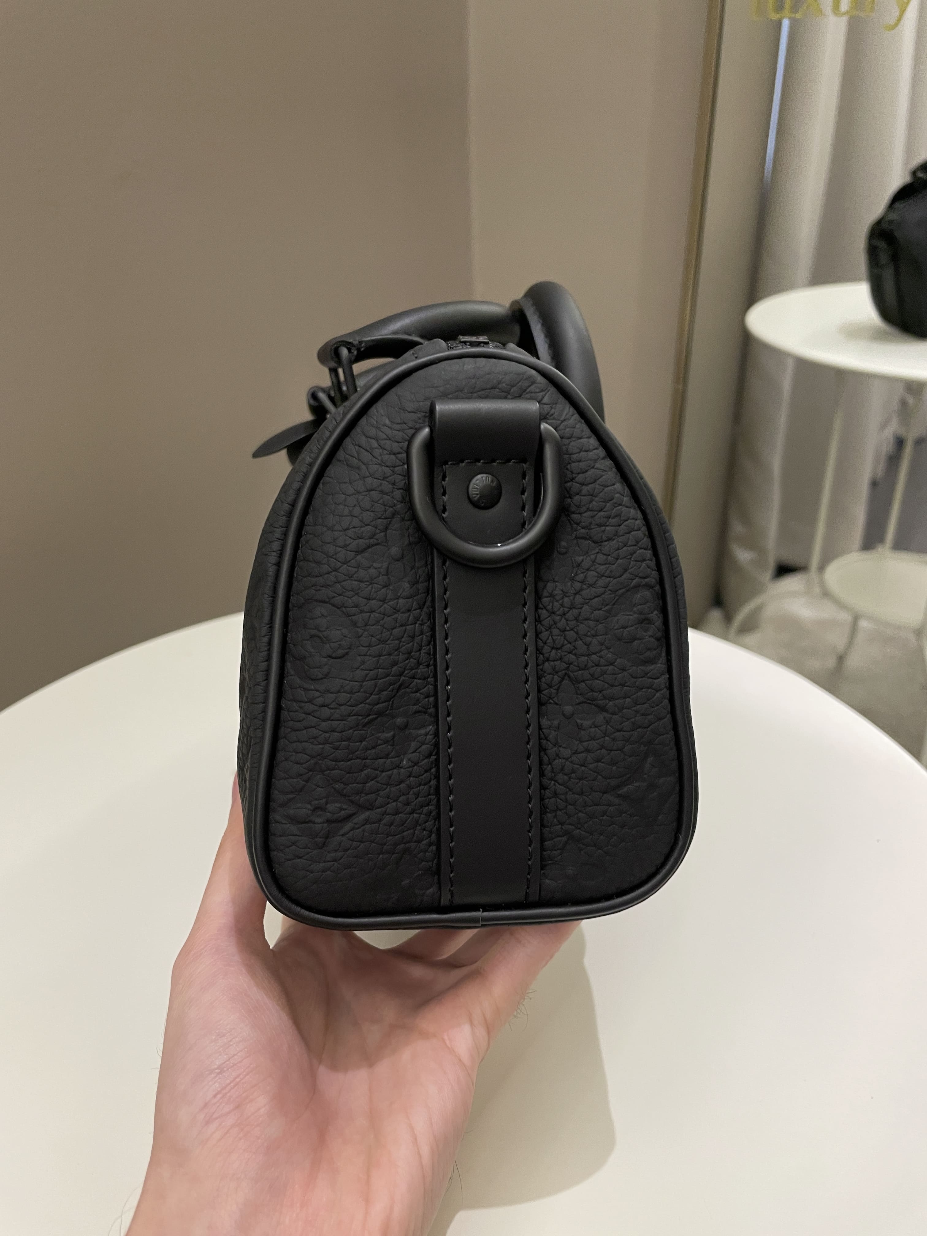 Louis Vuitton Keepall Bandoulier 25 Black Grainy Embossed Monogram