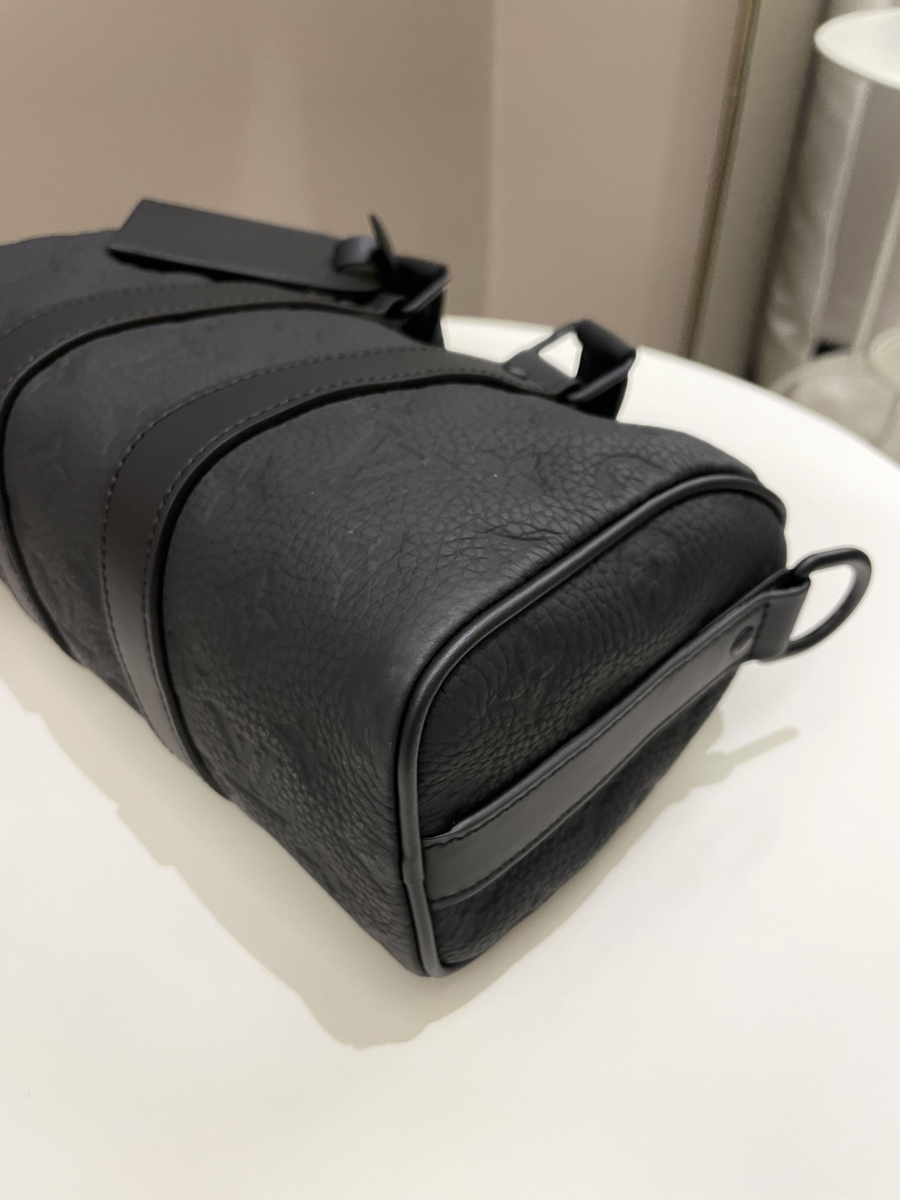 Louis Vuitton Keepall Bandoulier 25 Black Grainy Embossed Monogram