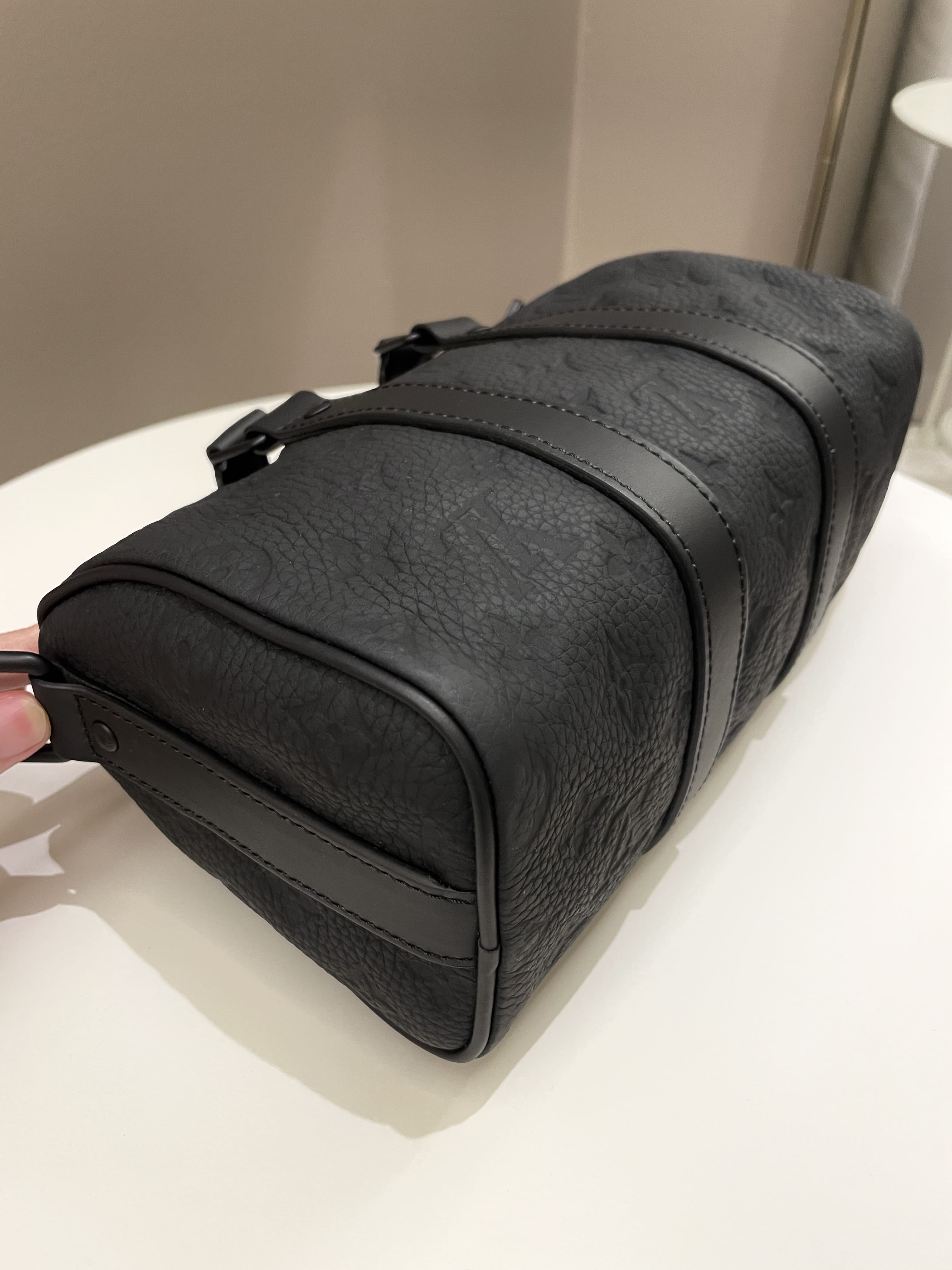 Louis Vuitton Keepall Bandoulier 25 Black Grainy Embossed Monogram
