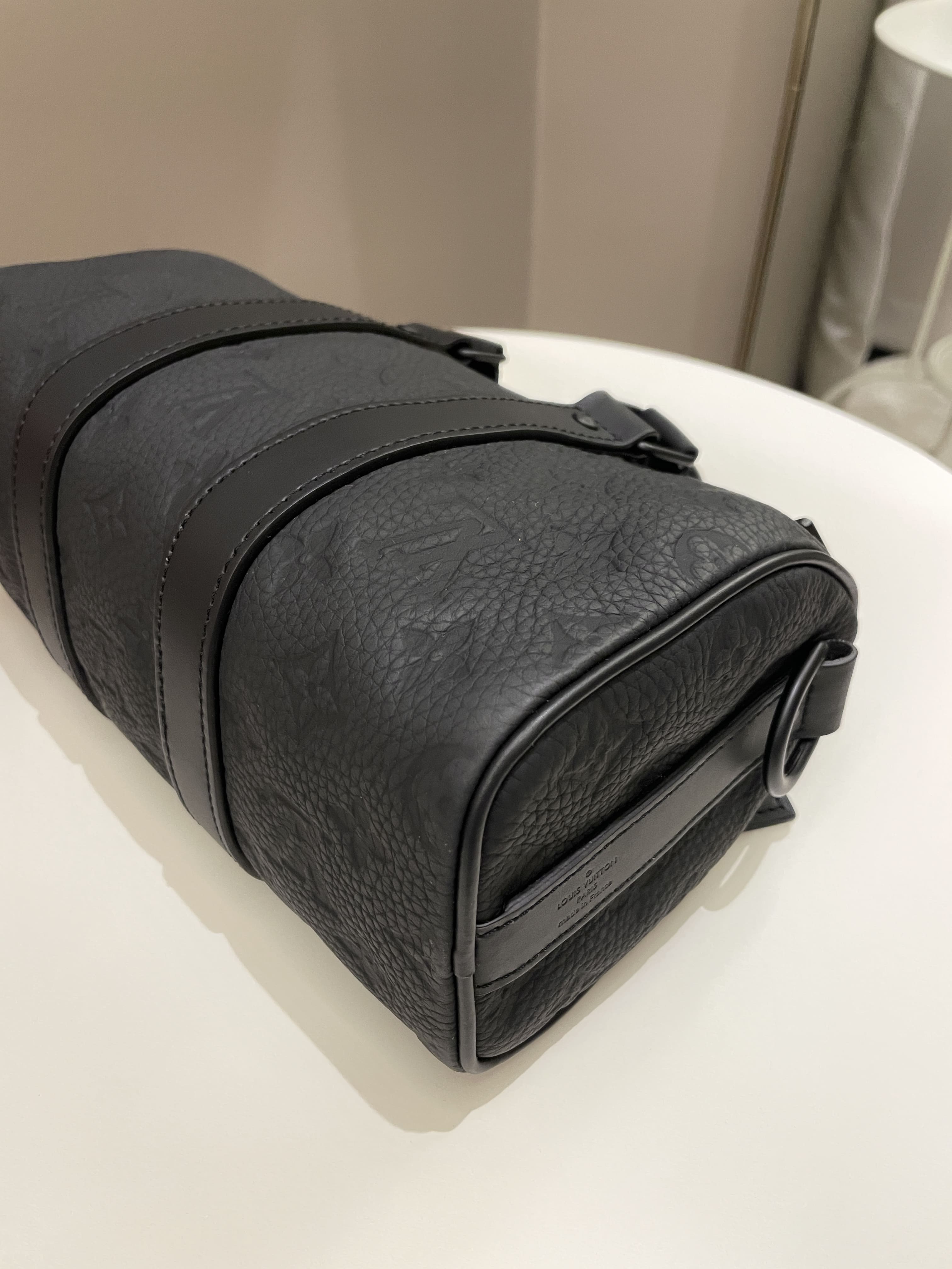 Louis Vuitton Keepall Bandoulier 25 Black Grainy Embossed Monogram