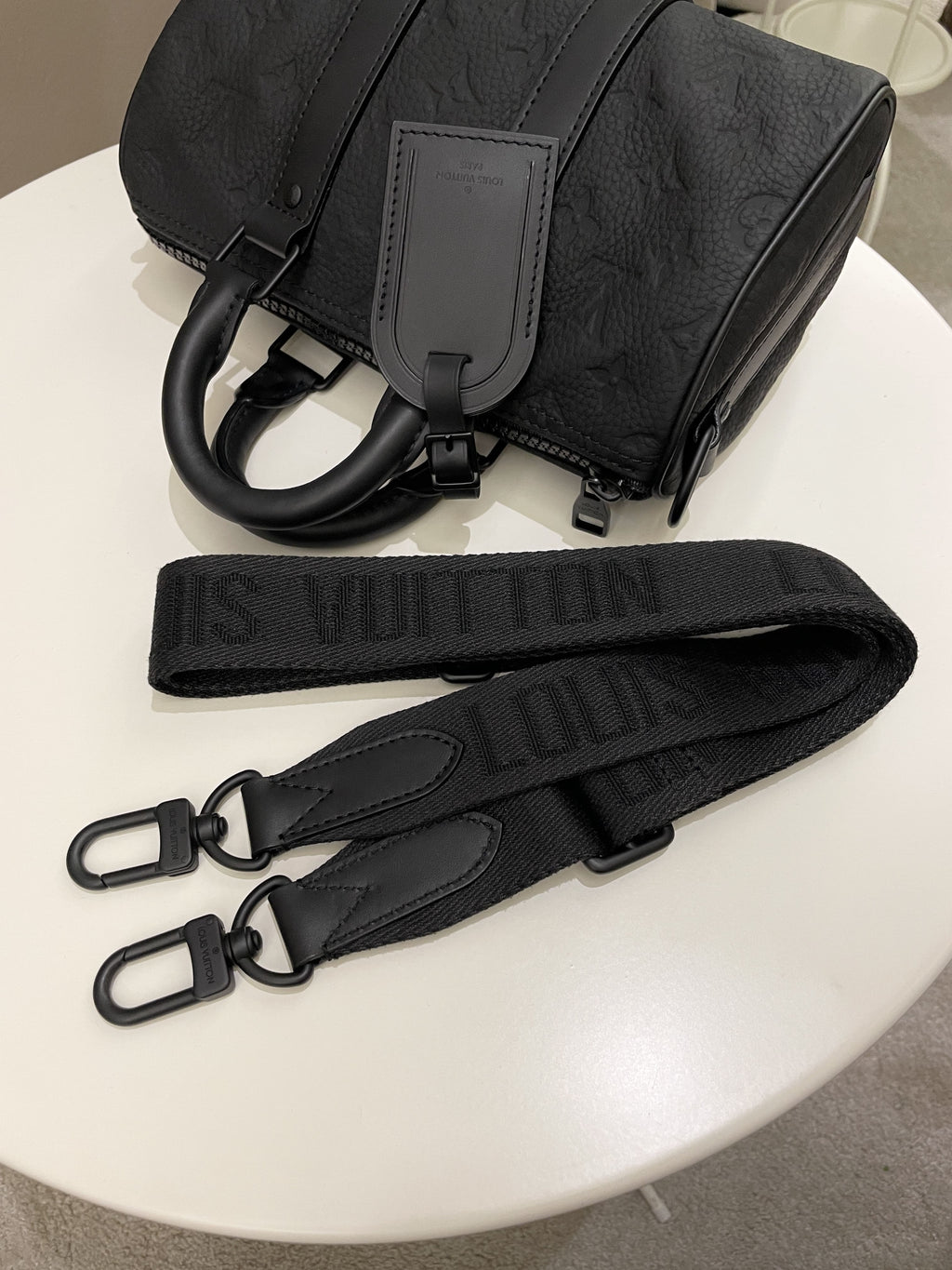 Louis Vuitton Keepall Bandoulier 25 Black Grainy Embossed Monogram