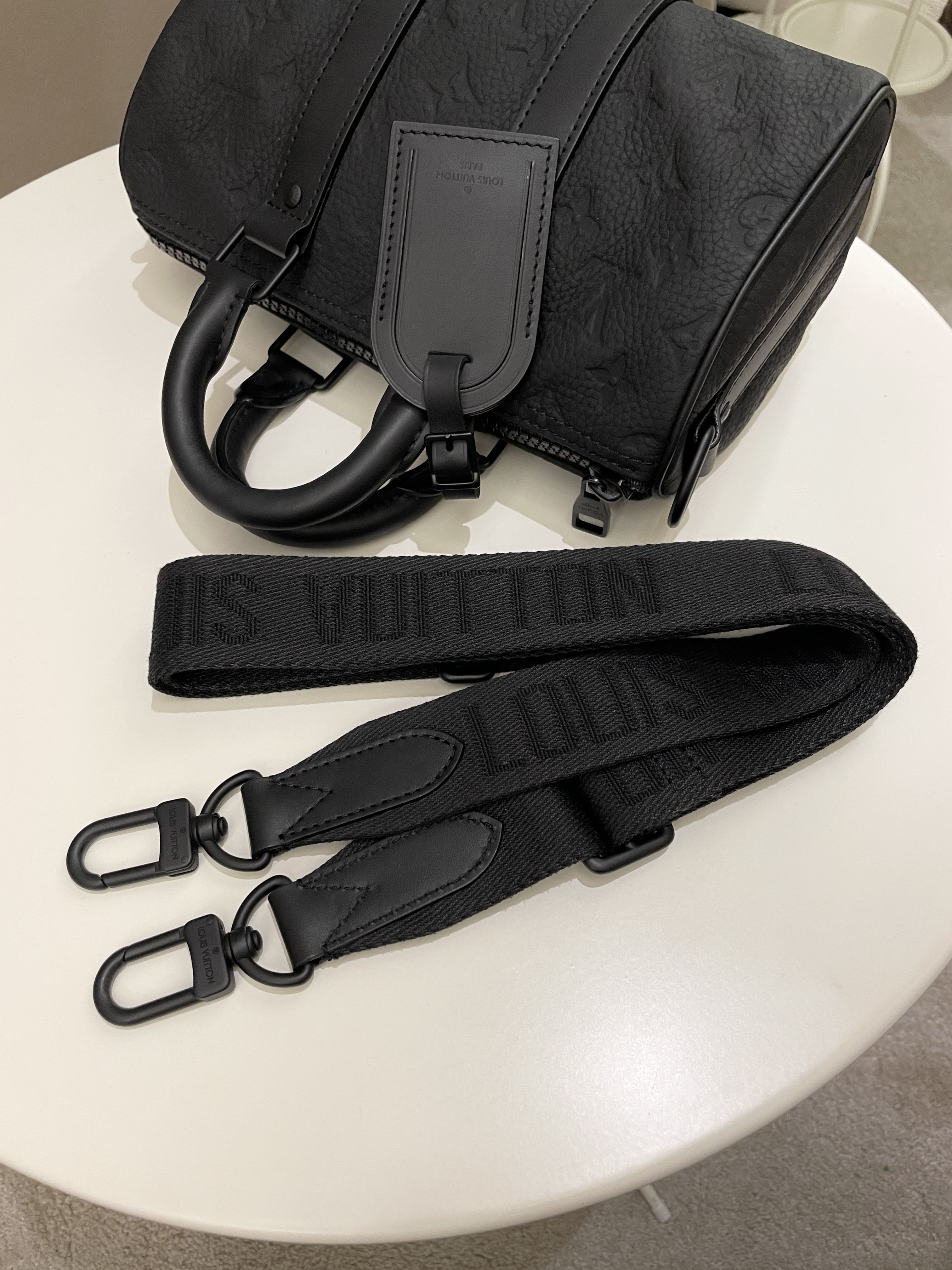 Louis Vuitton Keepall Bandoulier 25 Black Grainy Embossed Monogram