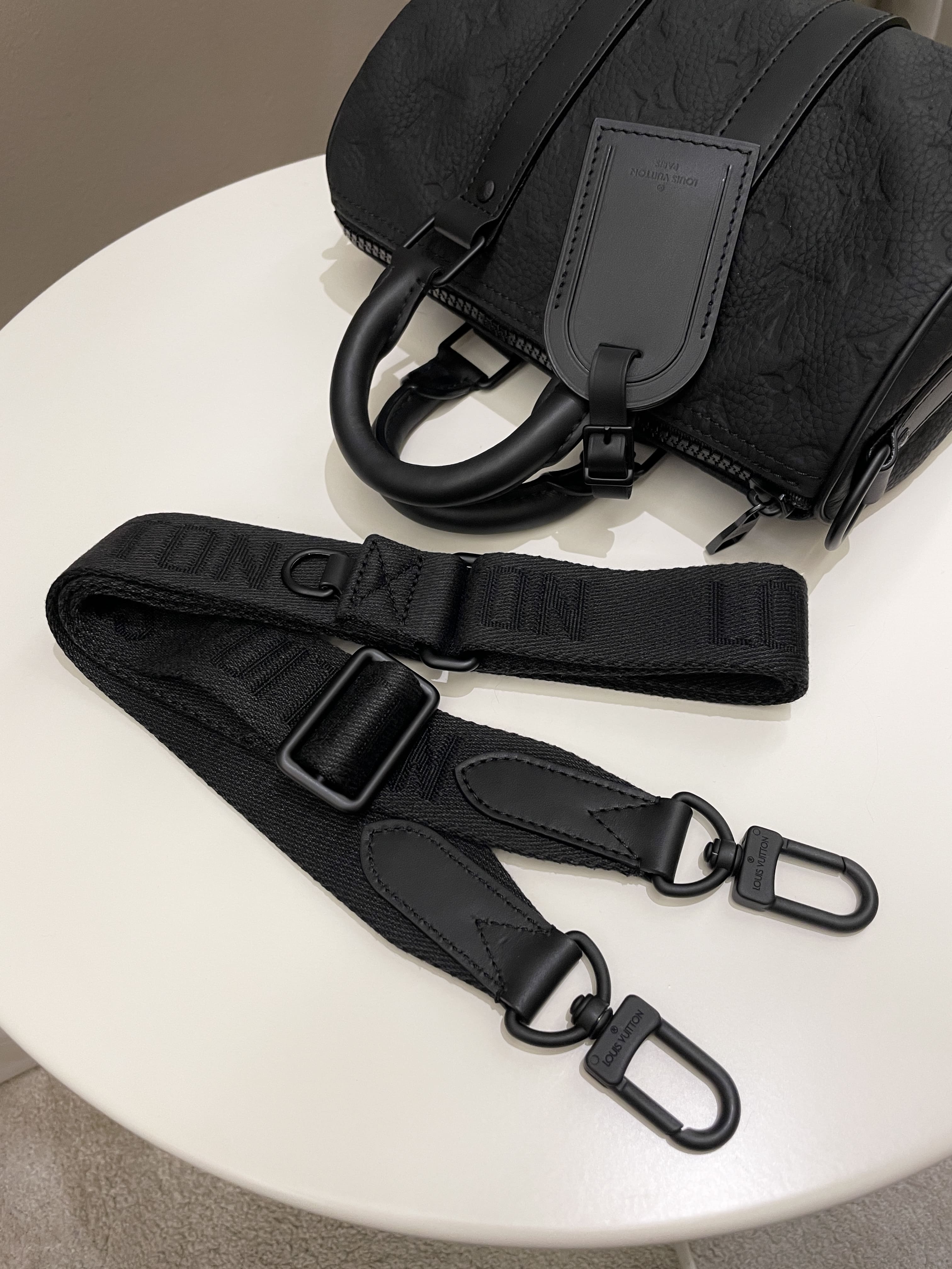 Louis Vuitton Keepall Bandoulier 25 Black Grainy Embossed Monogram