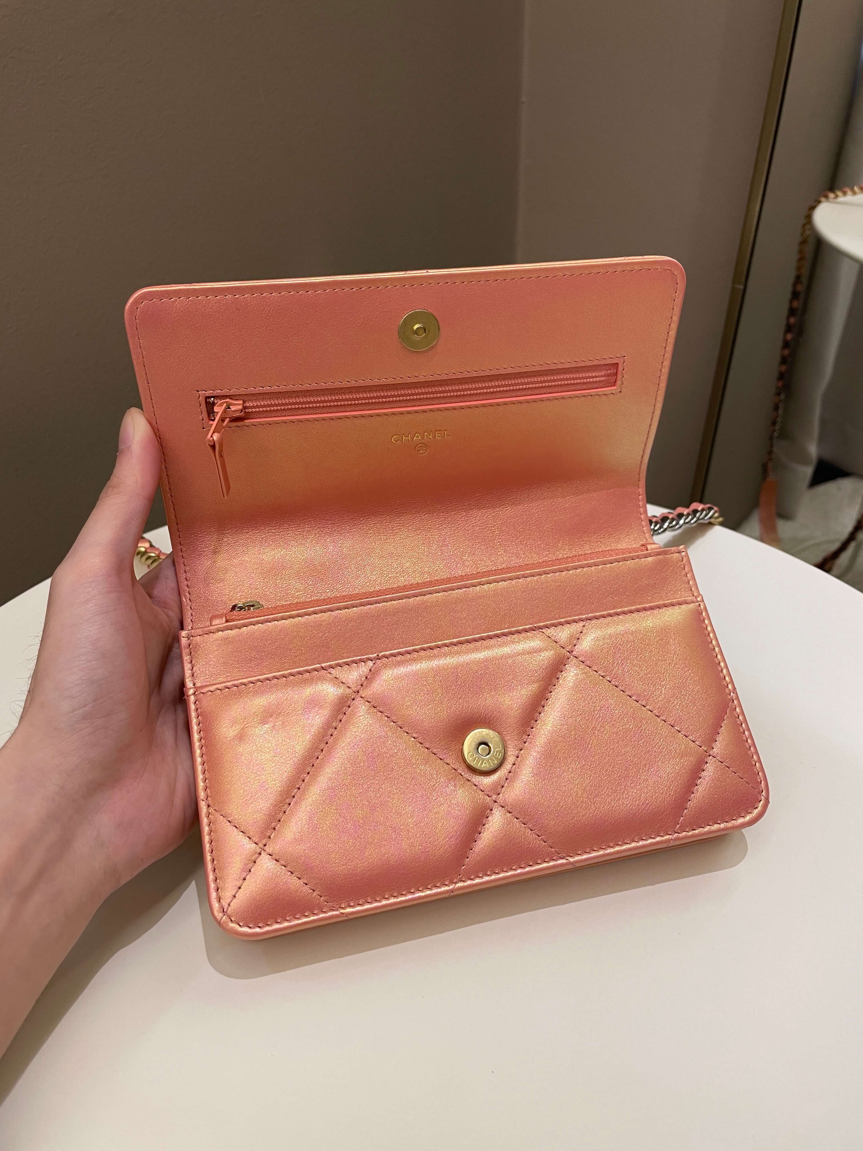 Chanel 19 Wallet On Chain Coral Iridescent