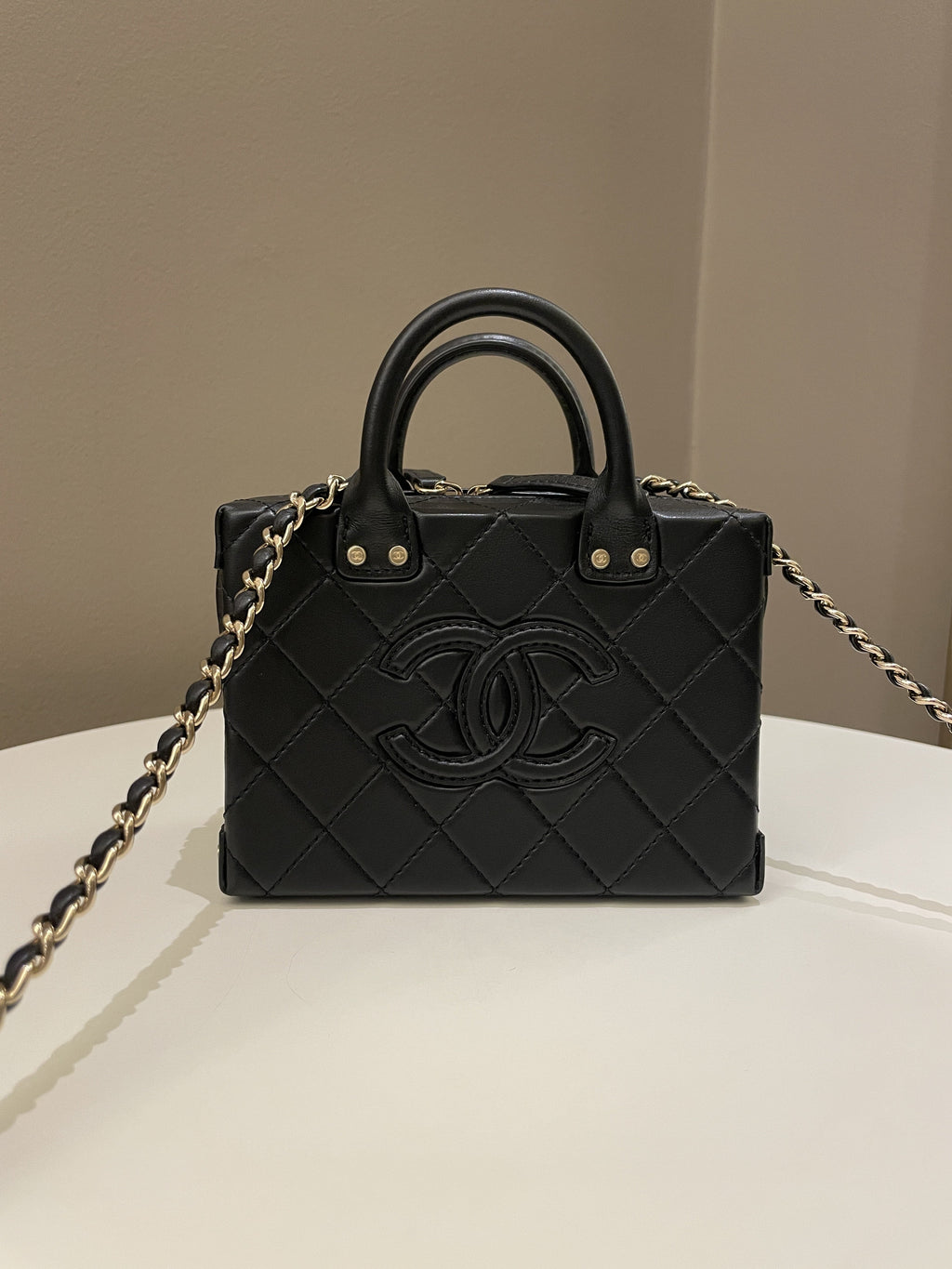 Chanel 22B Cc Handle New Vanity Case Black Calf