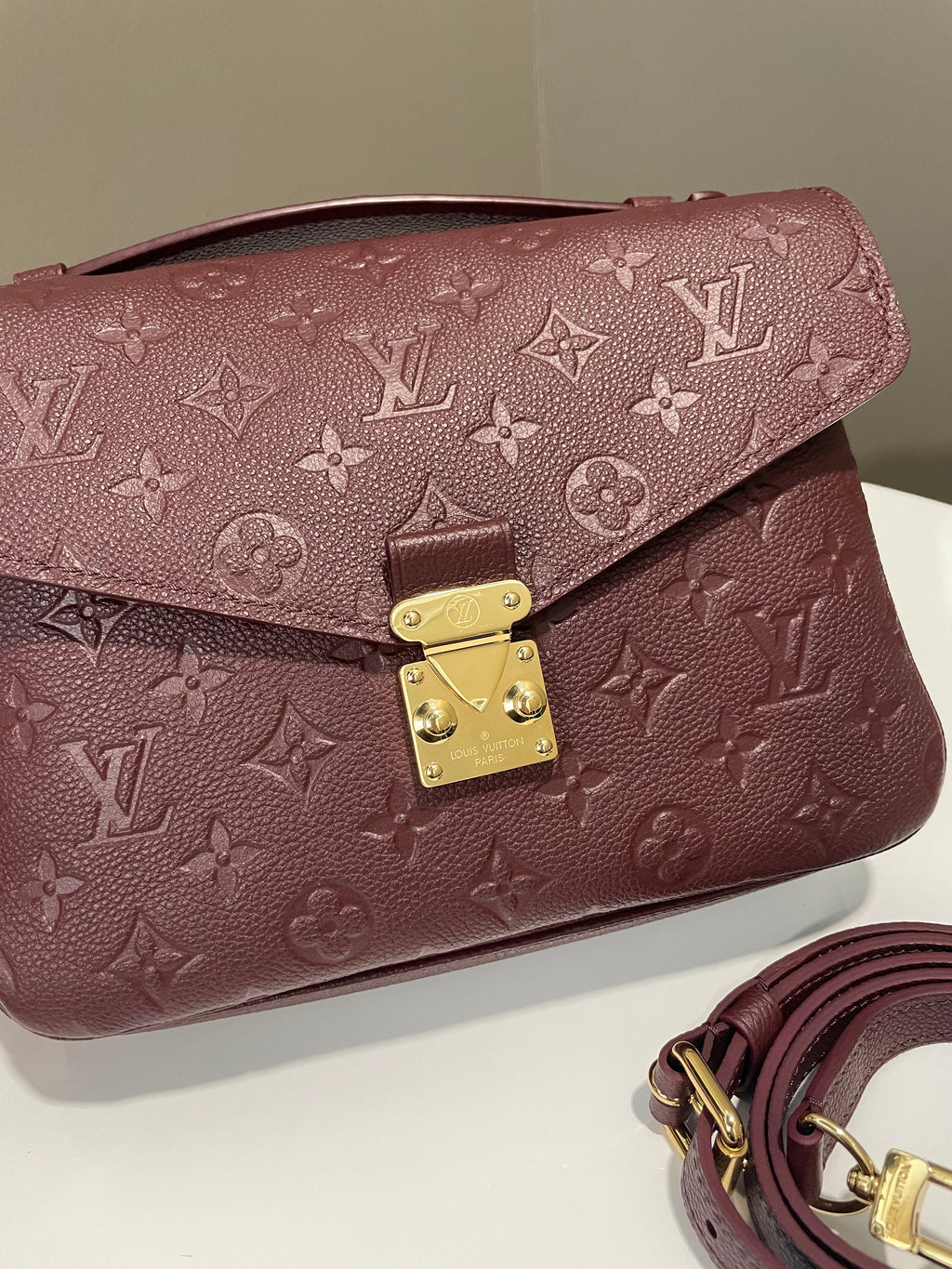 Louis Vuitton Pochette Metis Wine Empreinte