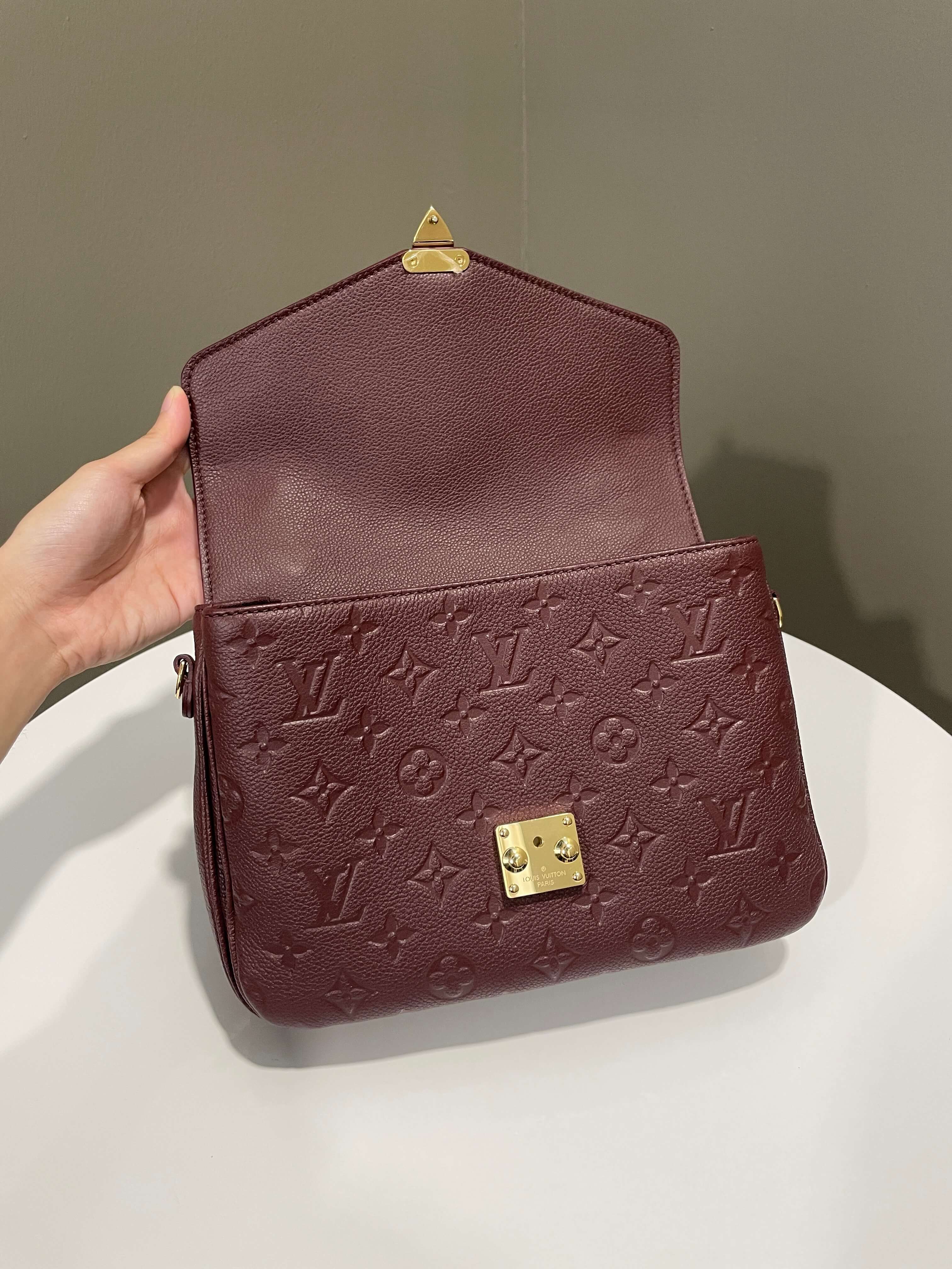 Louis Vuitton Pochette Metis Wine Empreinte
