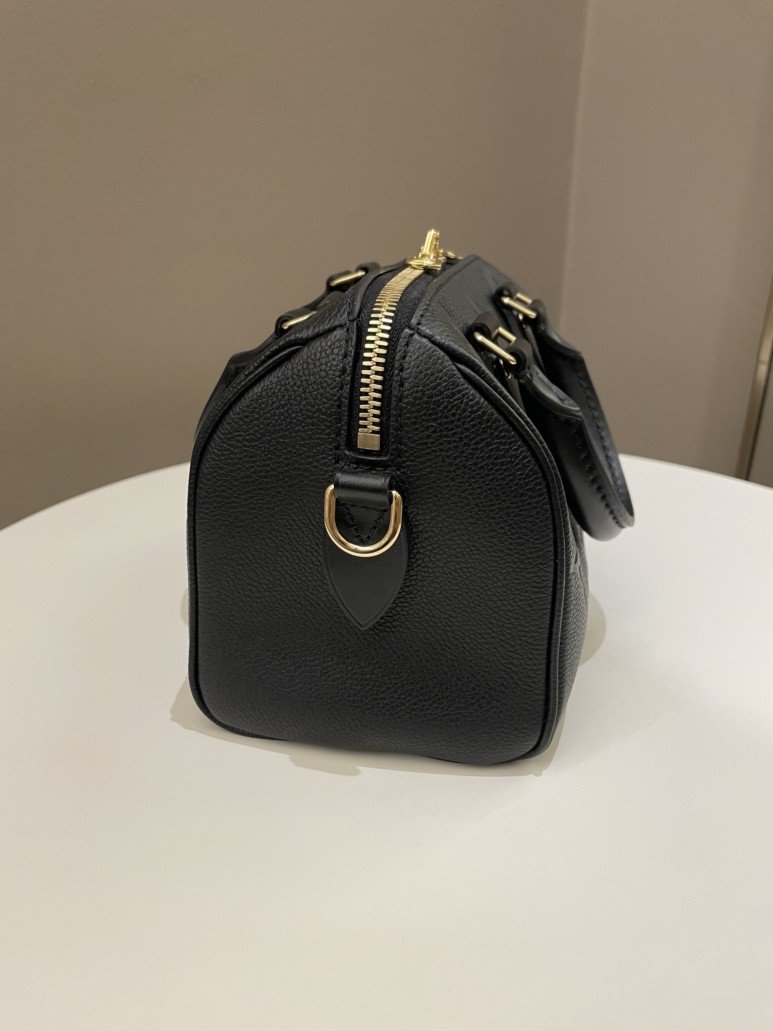 Louis Vuitton Speedy BandouliÃƒÆ’Ã‚Â¨re 20 Black Monogram Empreinte