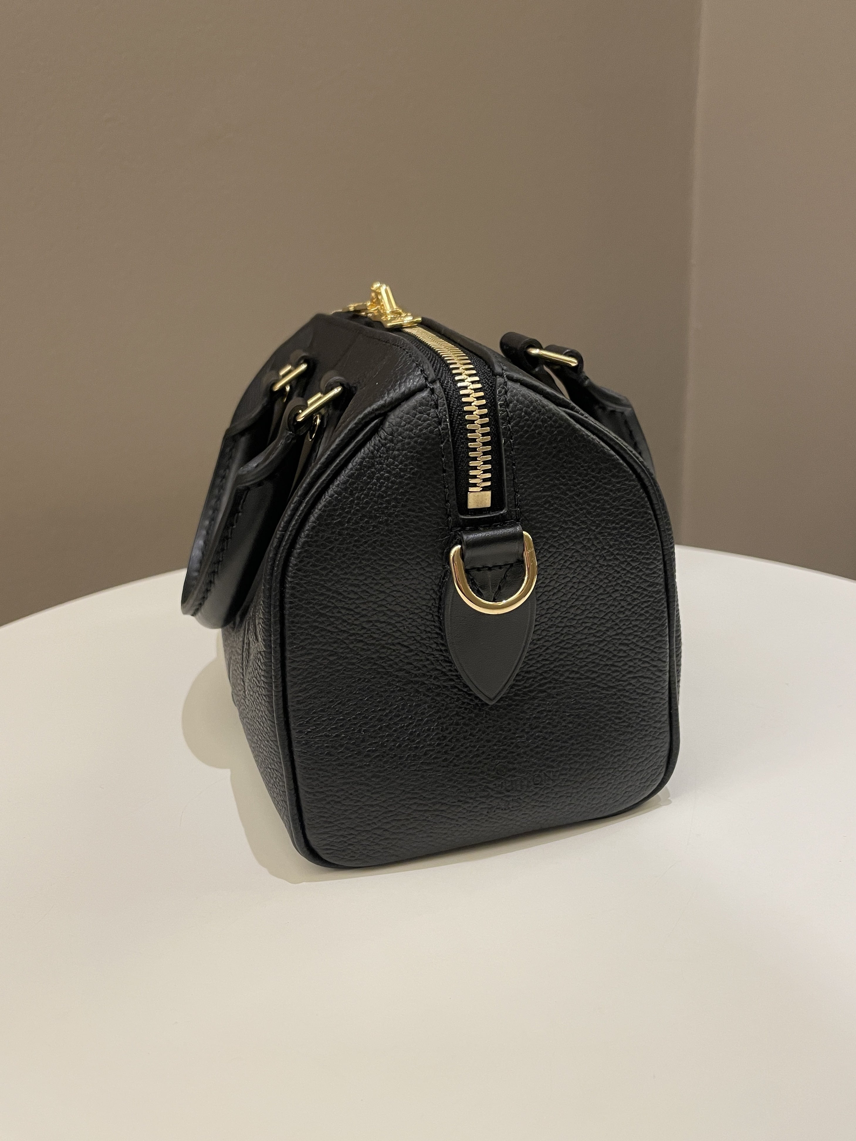 Louis Vuitton Speedy BandouliÃƒÆ’Ã‚Â¨re 20 Black Monogram Empreinte