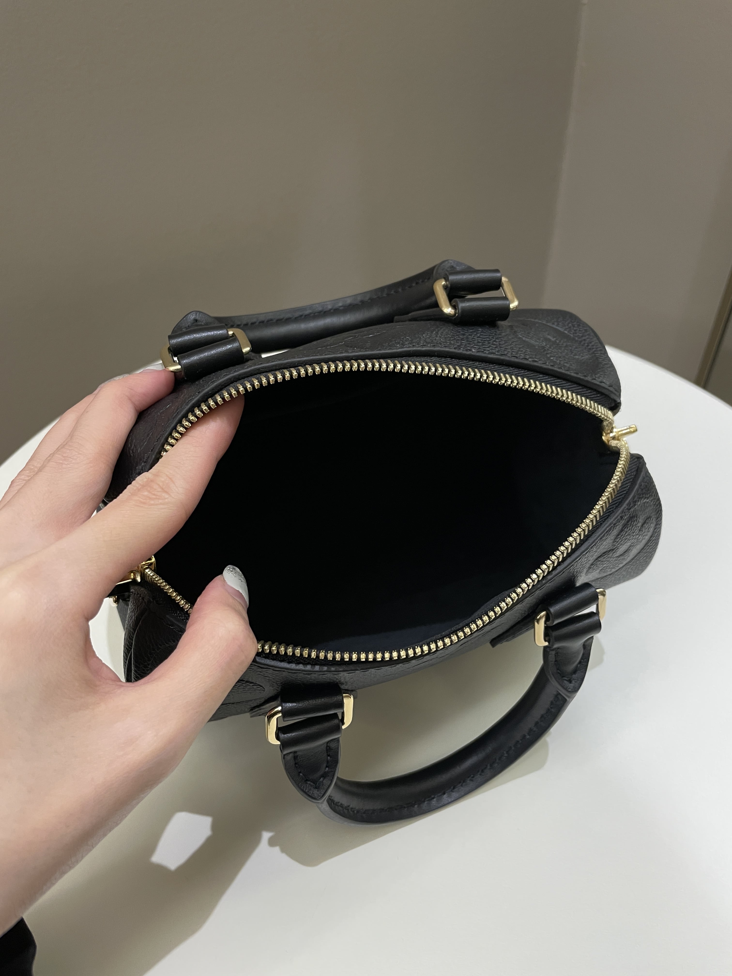 Louis Vuitton Speedy BandouliÃƒÆ’Ã‚Â¨re 20 Black Monogram Empreinte
