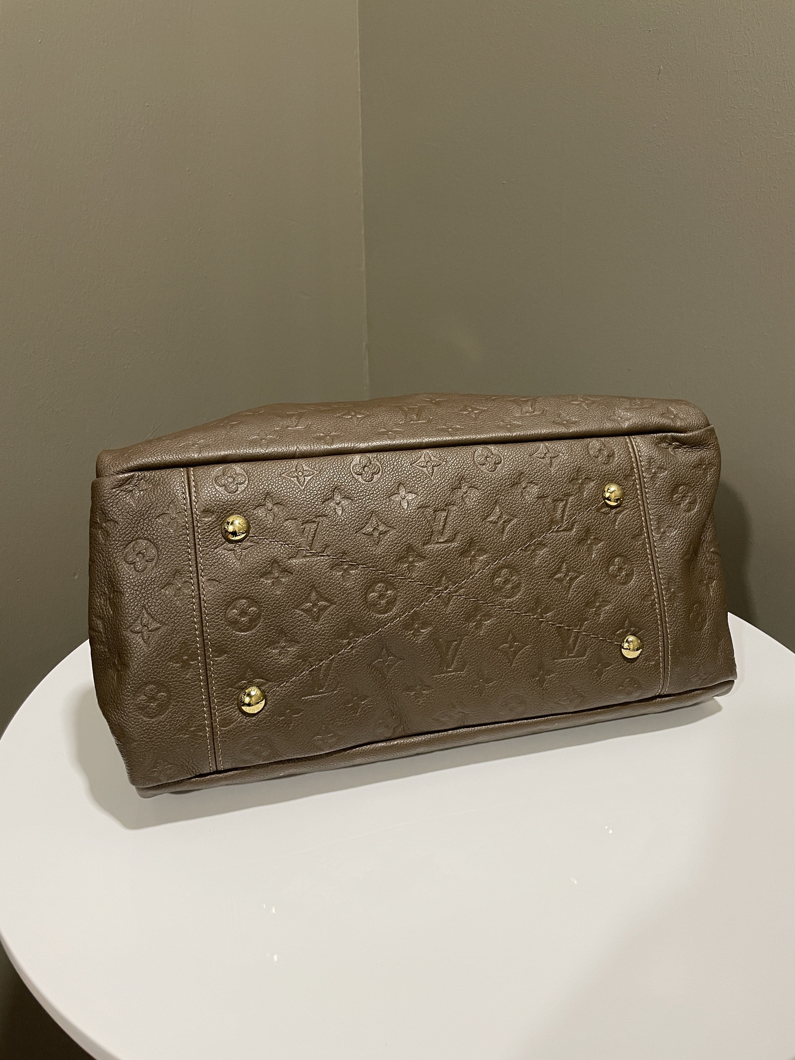 Louis Vuitton Arsty Bag Brown Taupe