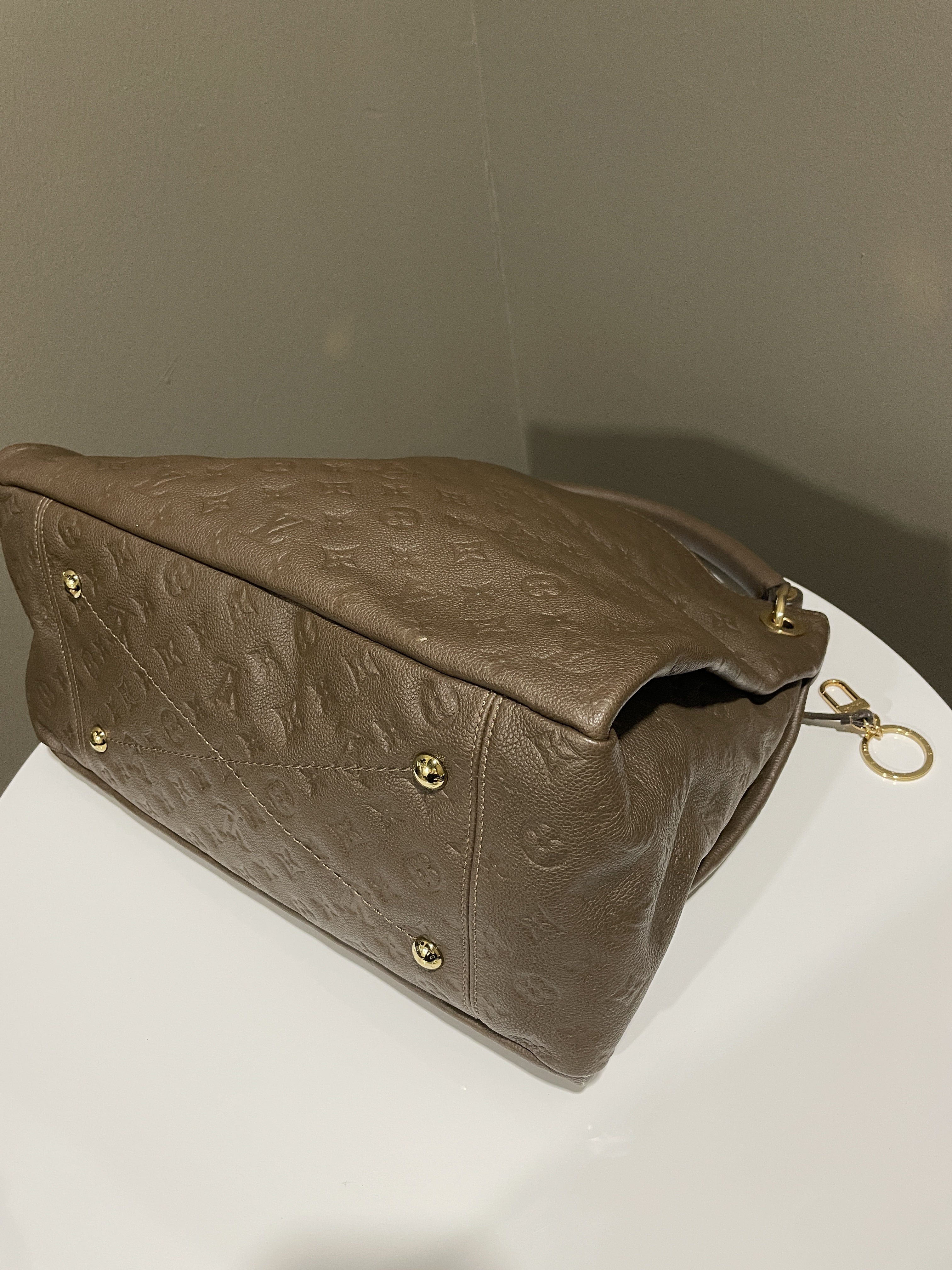 Louis Vuitton Arsty Bag Brown Taupe
