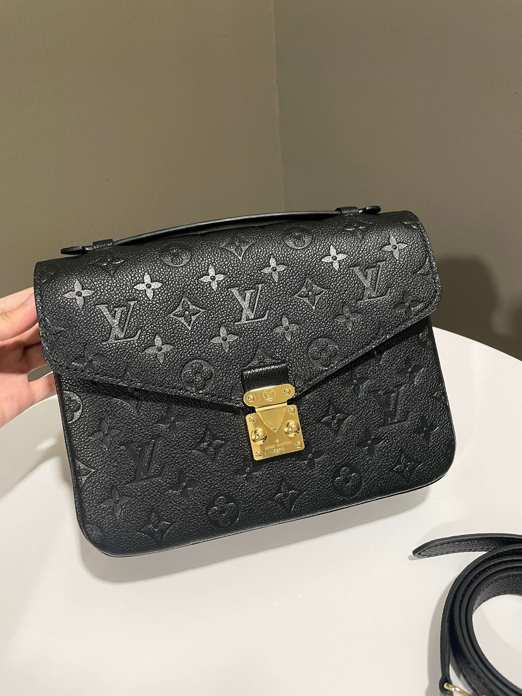 Louis Vuitton Pochette Metis Black Empreinte