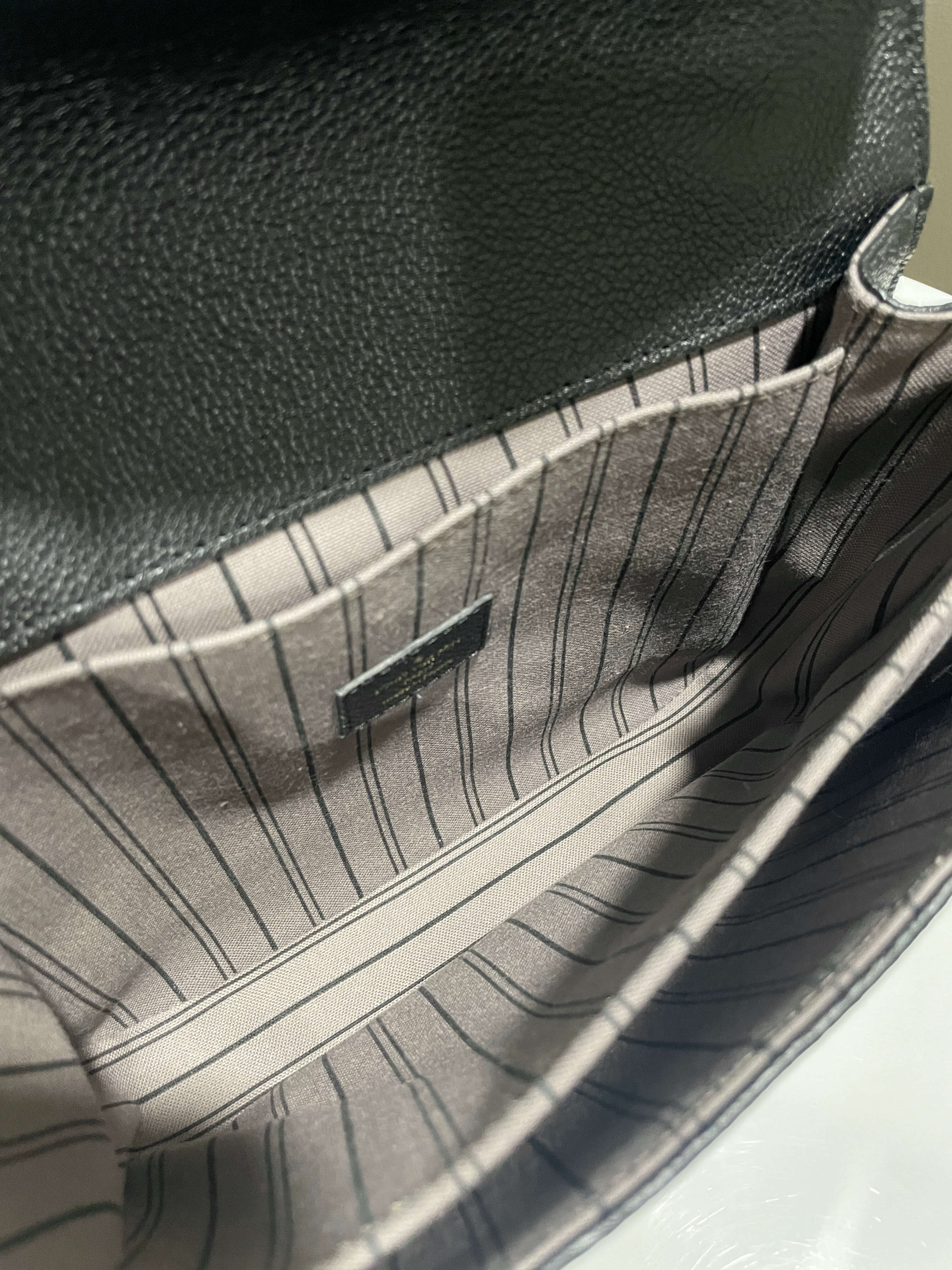 Louis Vuitton Pochette Metis Black Empreinte