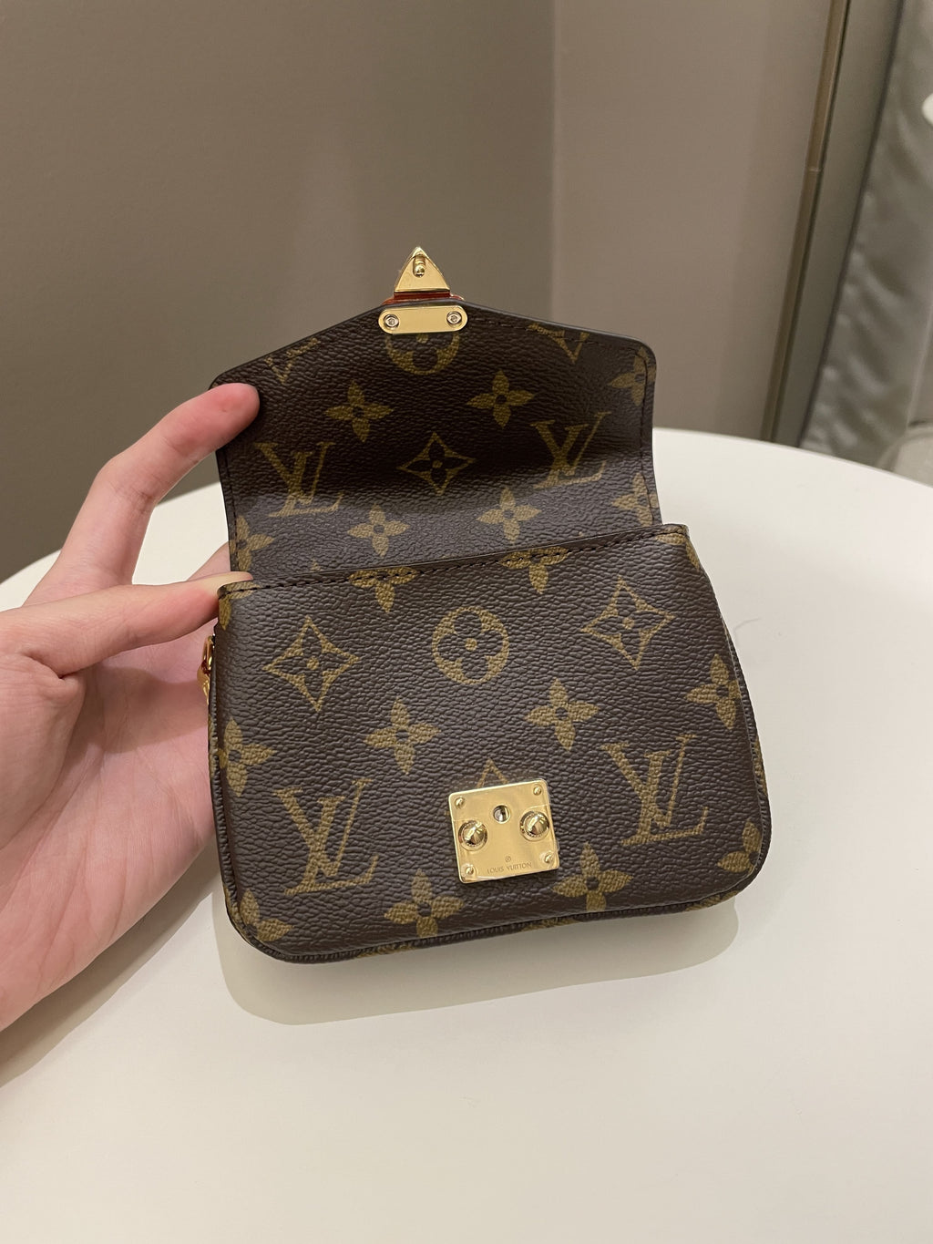 Louis Vuitton Micro Metis Classic Monogram
