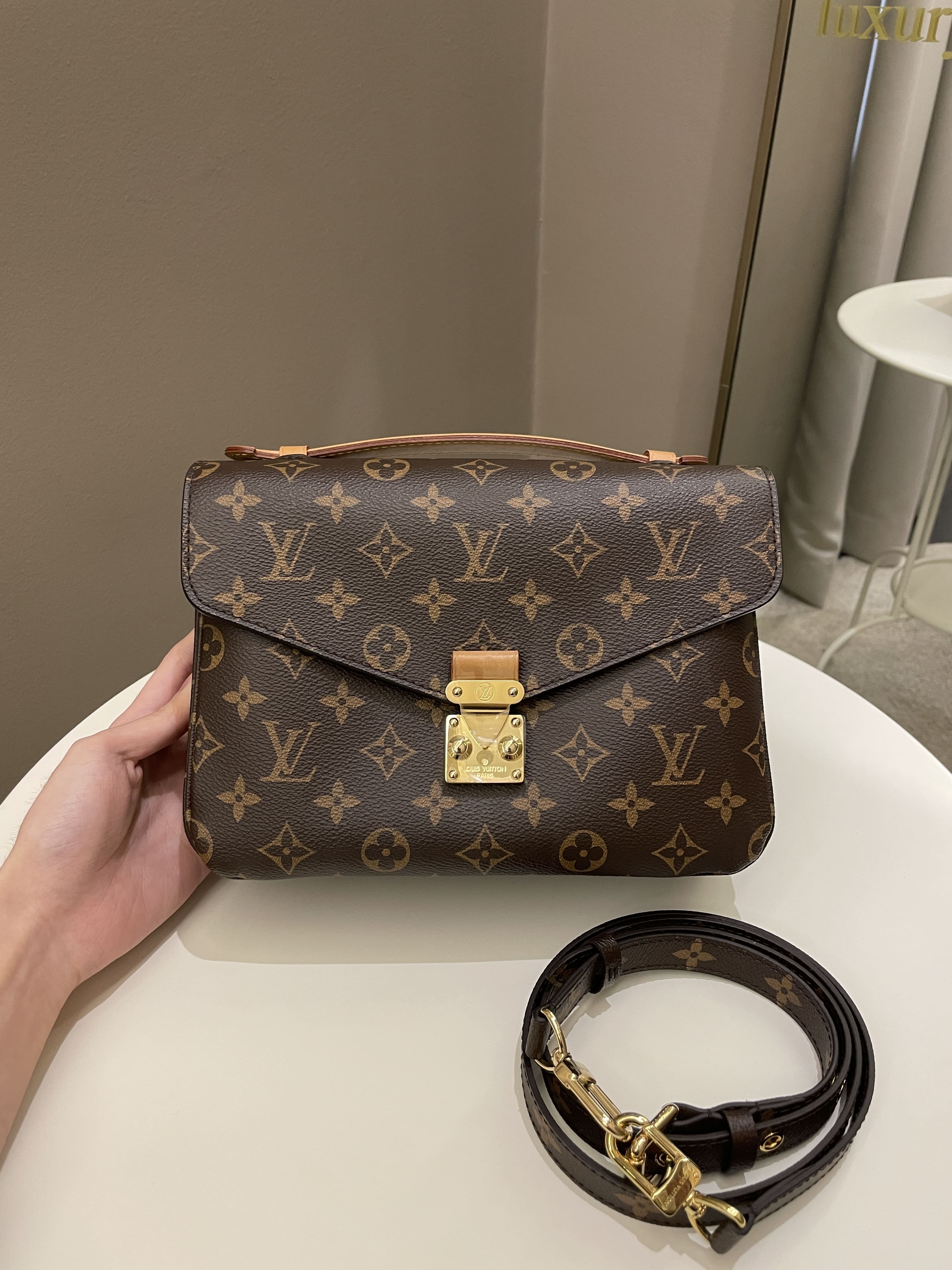 Louis Vuitton Pochette Metis Classic Monogram