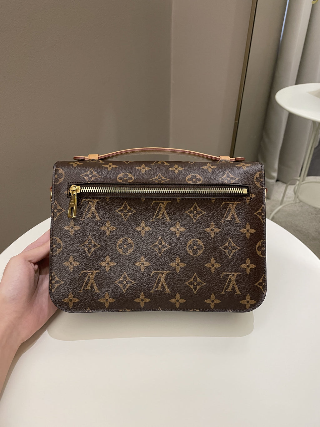 Louis Vuitton Pochette Metis Classic Monogram