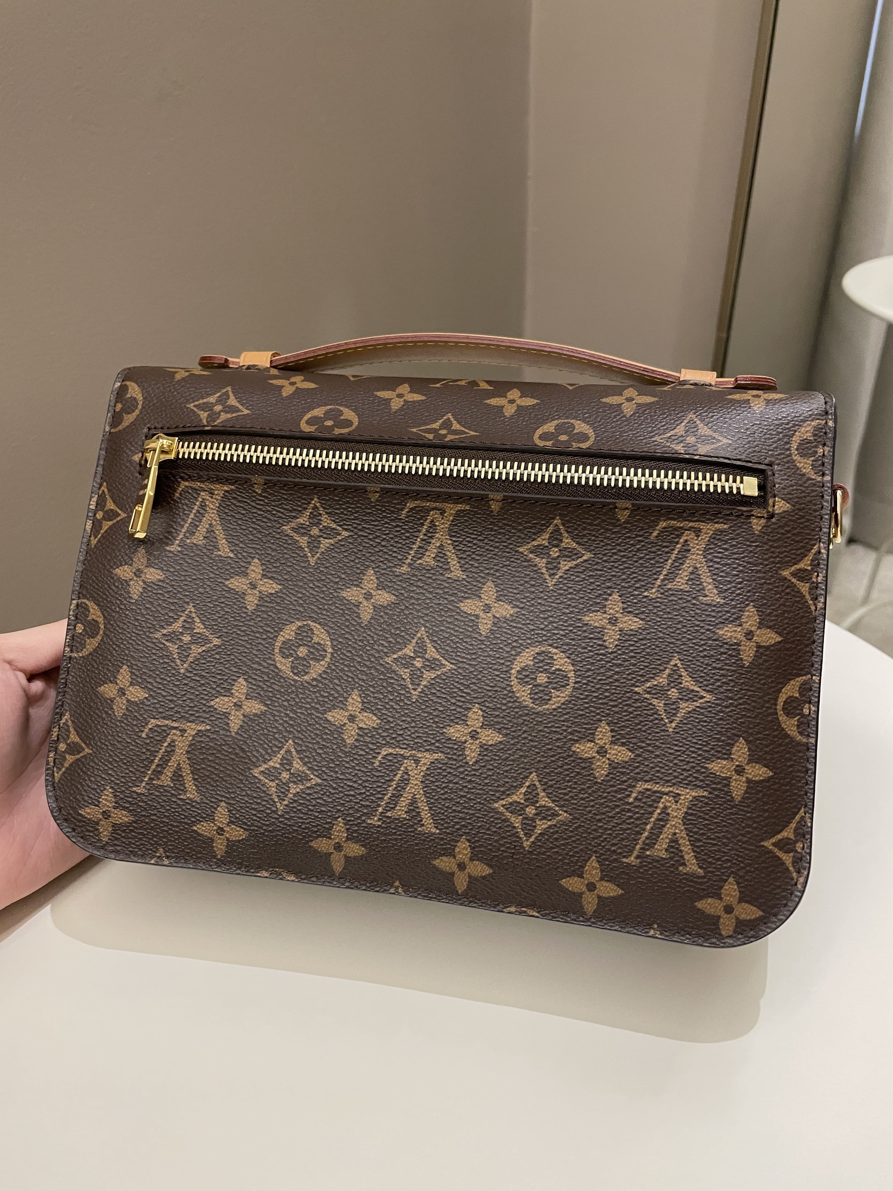 Louis Vuitton Pochette Metis Classic Monogram