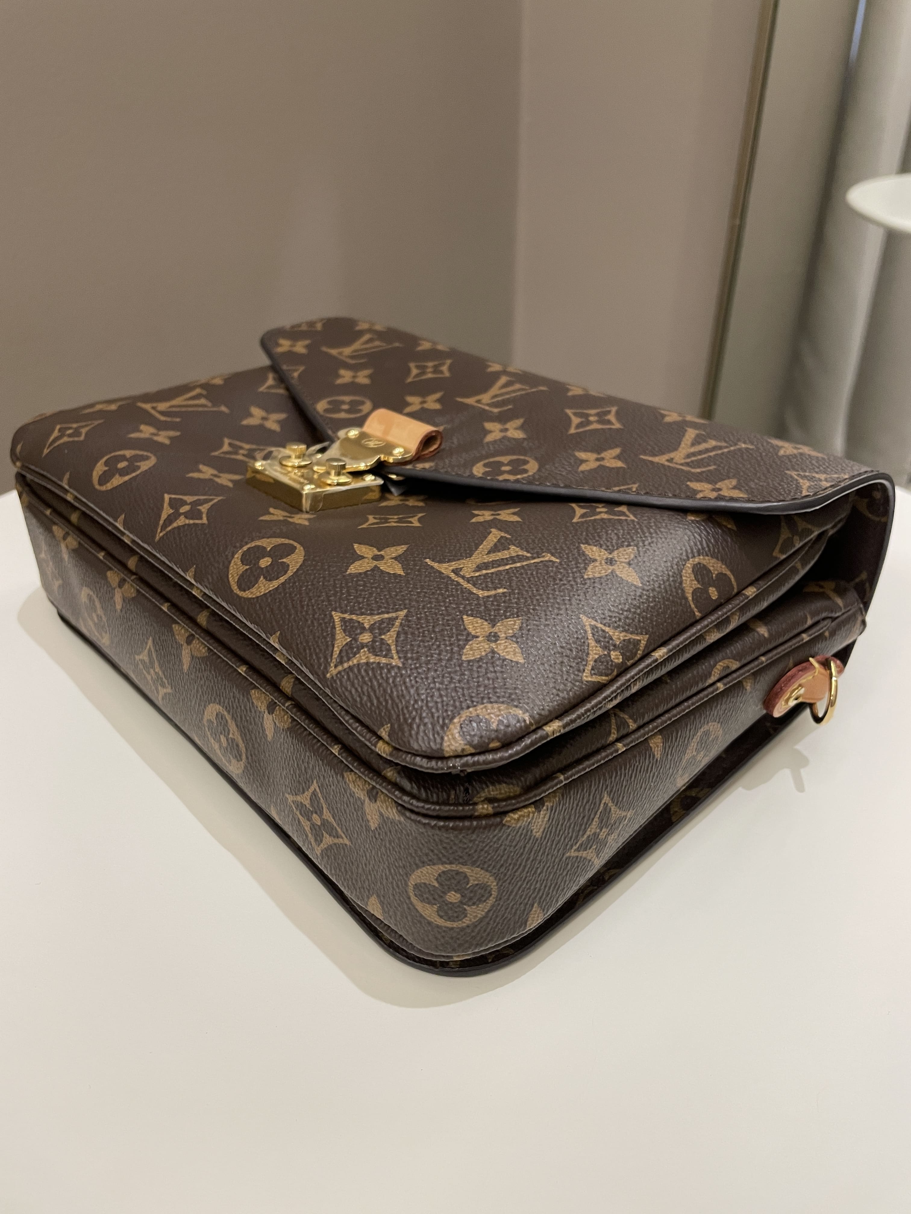 Louis Vuitton Pochette Metis Classic Monogram
