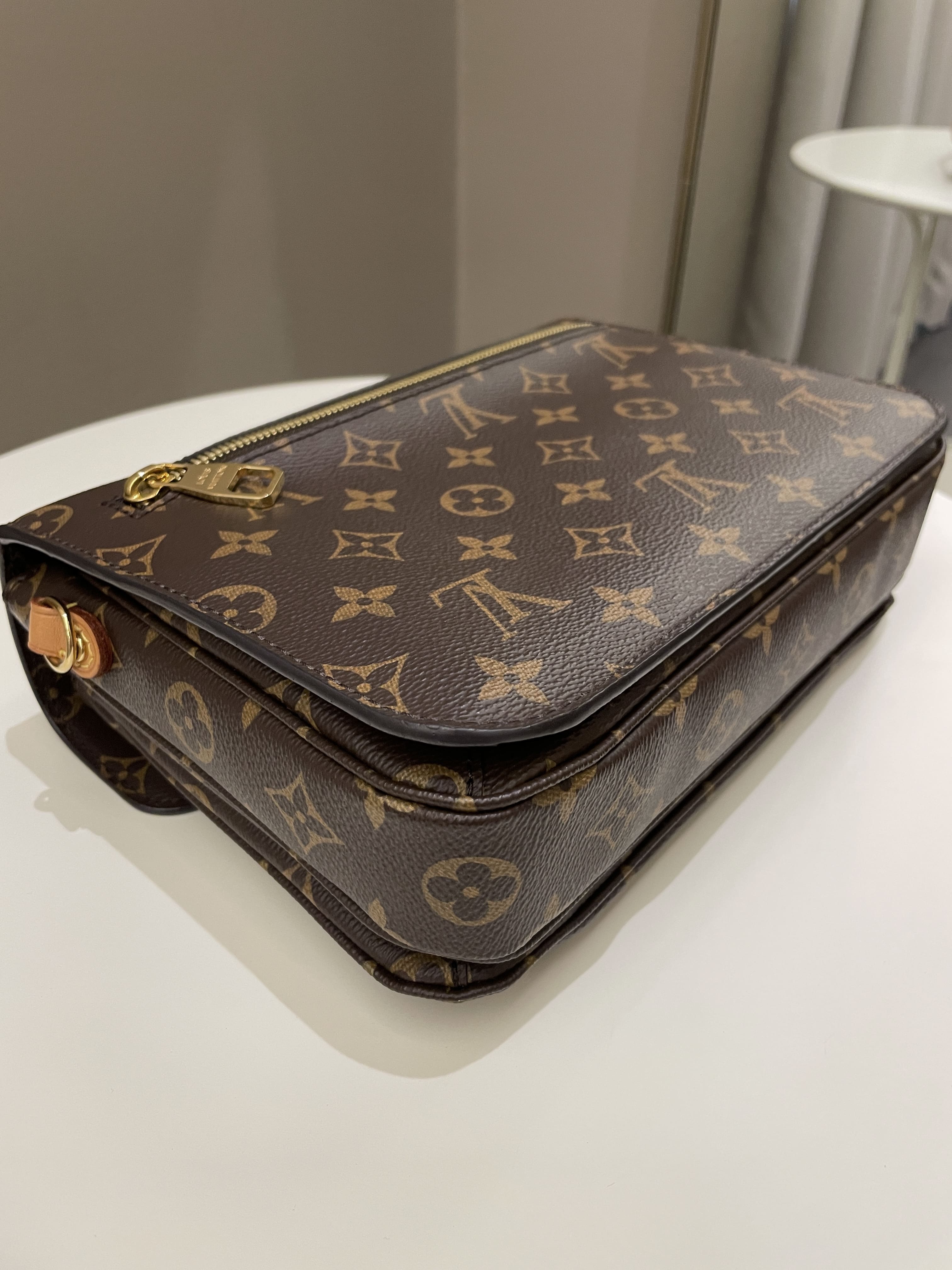 Louis Vuitton Pochette Metis Classic Monogram