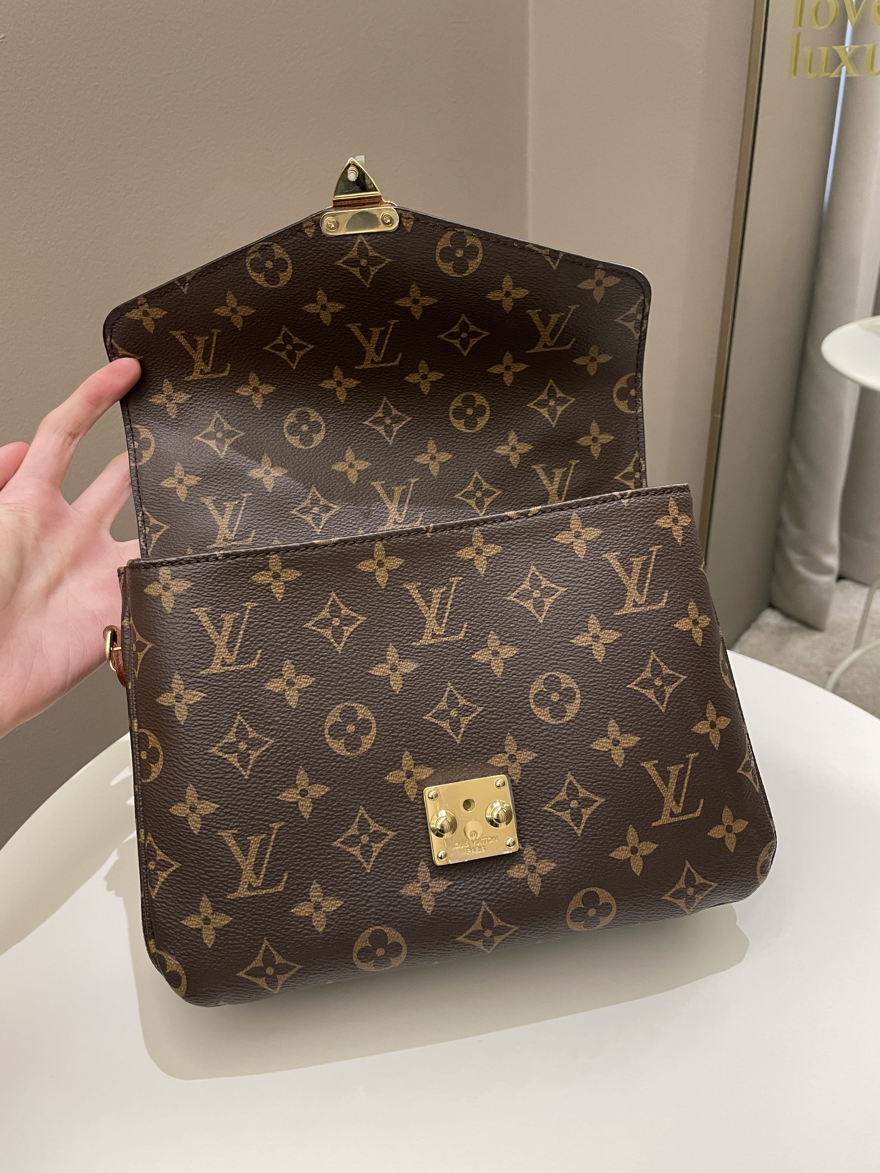 Louis Vuitton Pochette Metis Classic Monogram