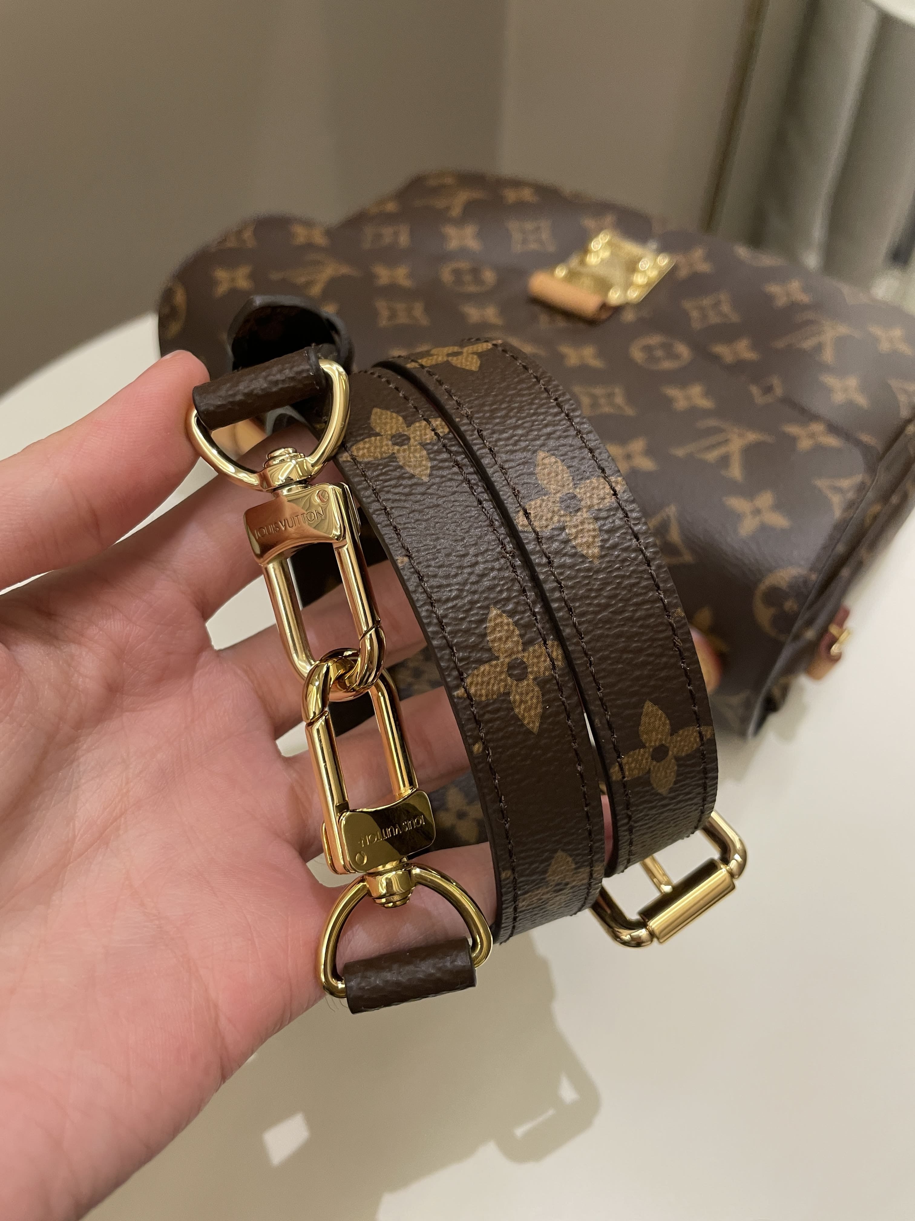 Louis Vuitton Pochette Metis Classic Monogram