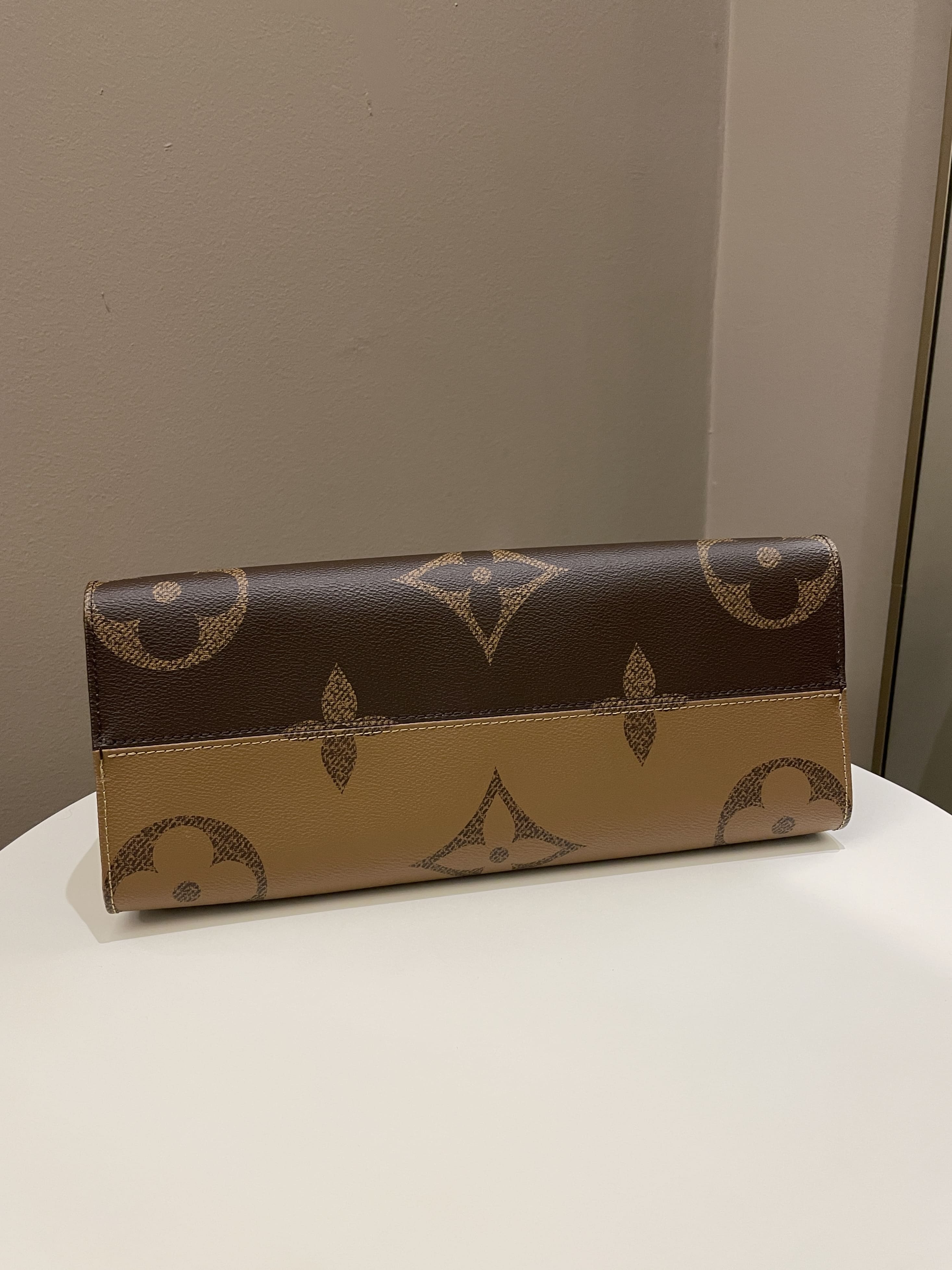 Louis Vuitton Onthego Tote MM Reversed Monogram
