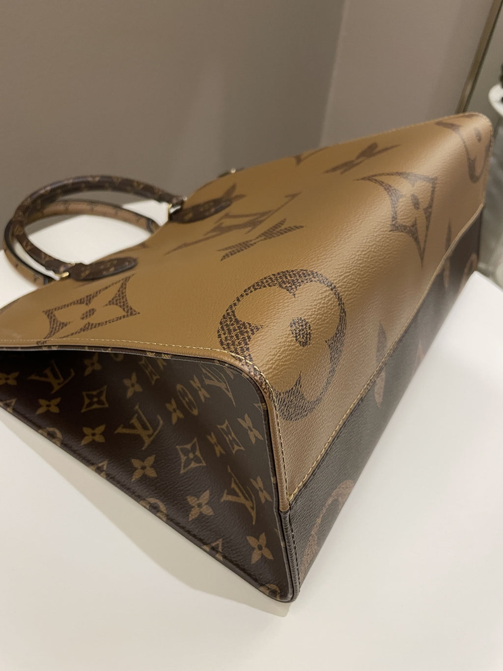 Louis Vuitton Onthego Tote MM Reversed Monogram