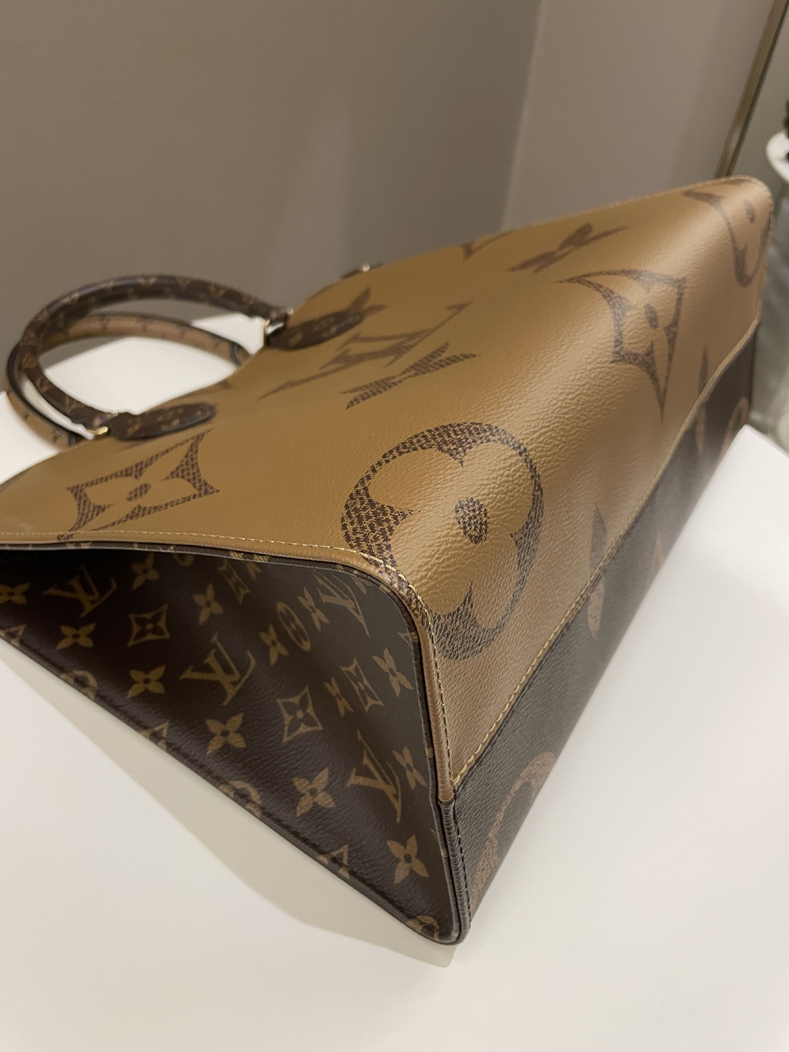 Louis Vuitton Onthego Tote MM Reversed Monogram