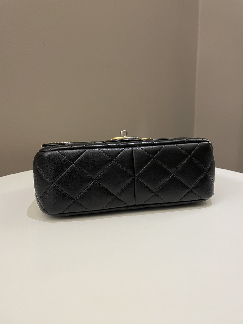 Chanel 22C Coco Pearl Signature Flap Black Lambskin