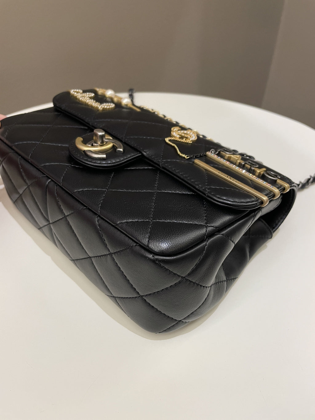 Chanel 22C Coco Pearl Signature Flap Black Lambskin