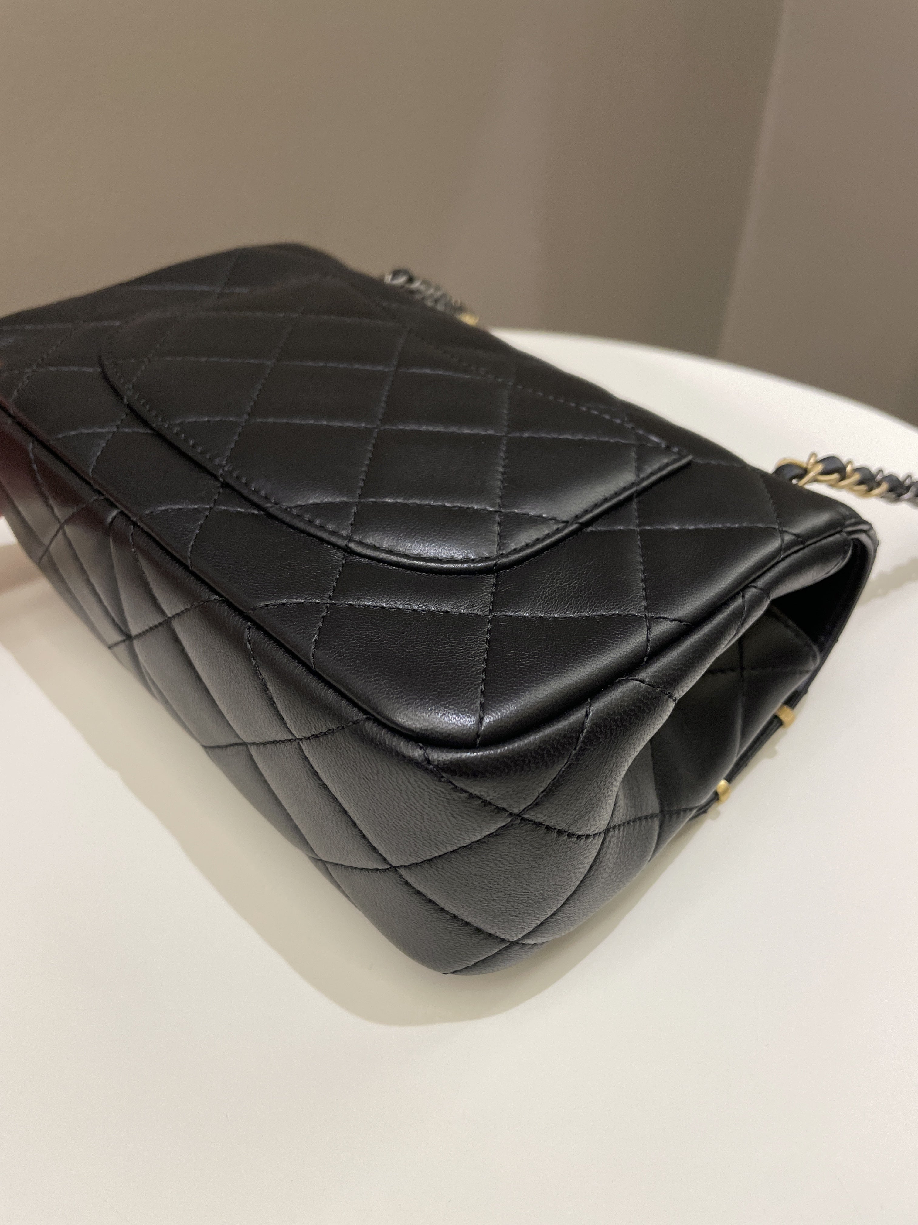 Chanel 22C Coco Pearl Signature Flap Black Lambskin