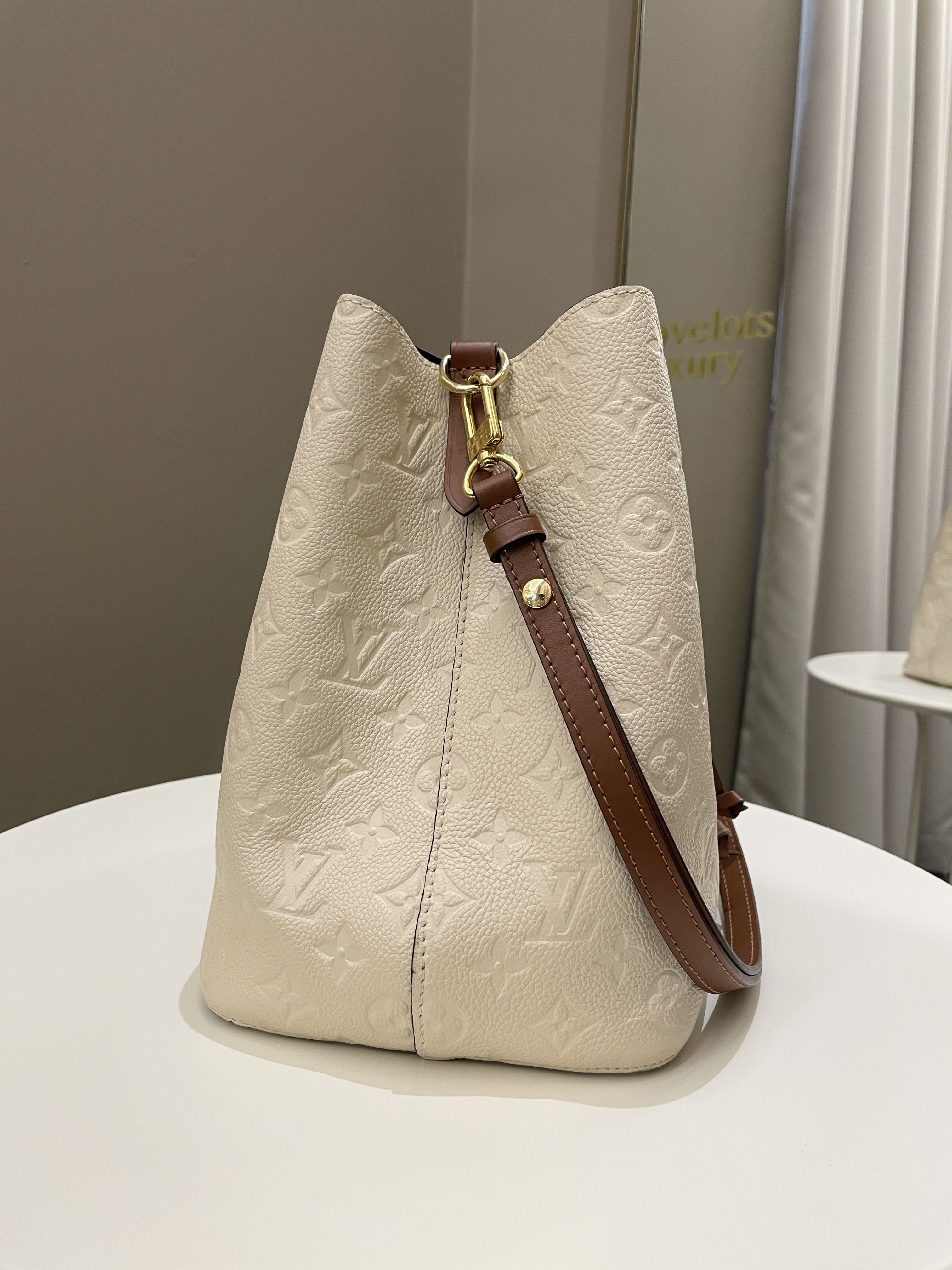 Louis Vuitton Neonoe MM Cream Monogram Empreinte