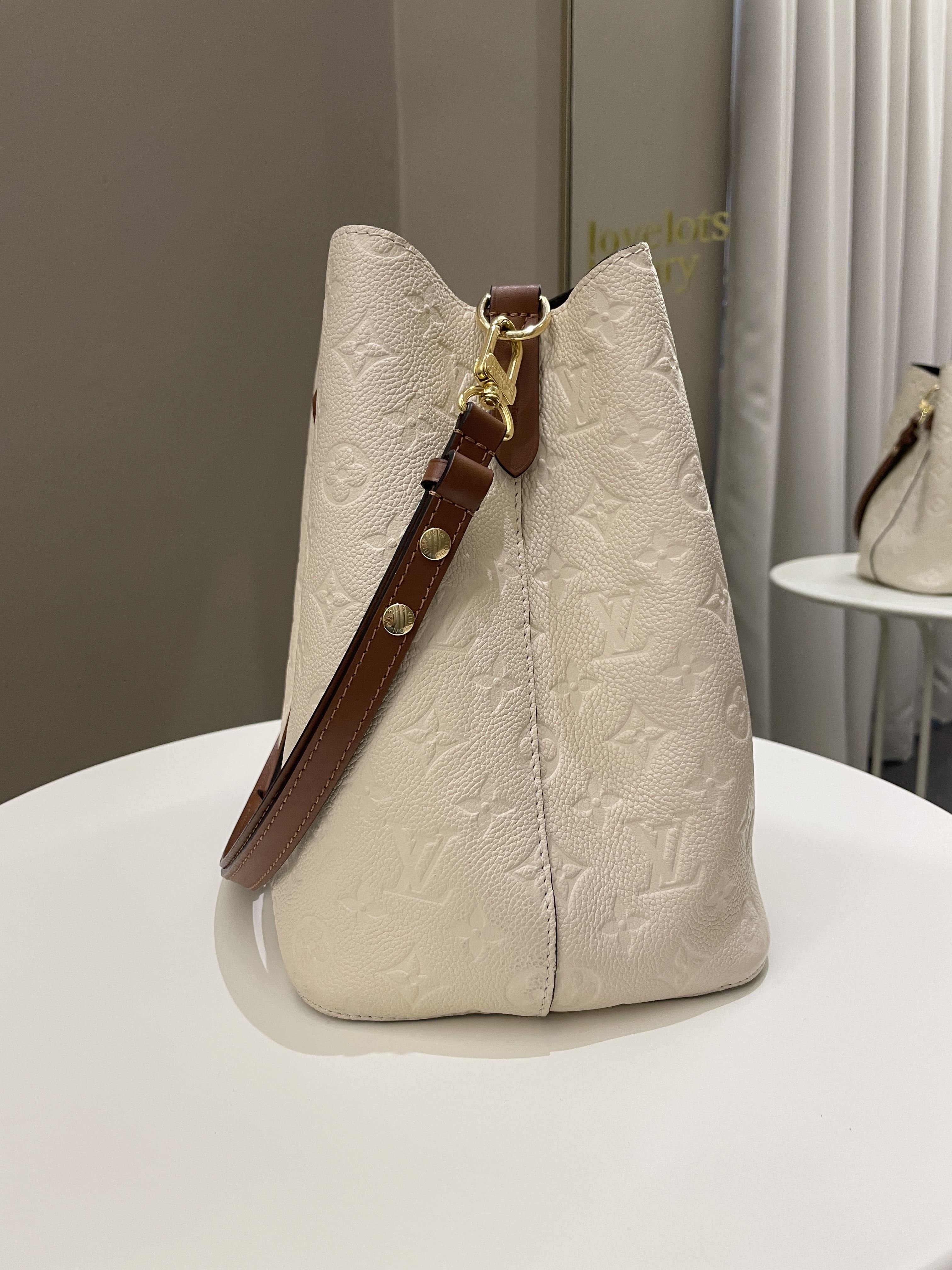 Louis Vuitton Neonoe MM Cream Monogram Empreinte