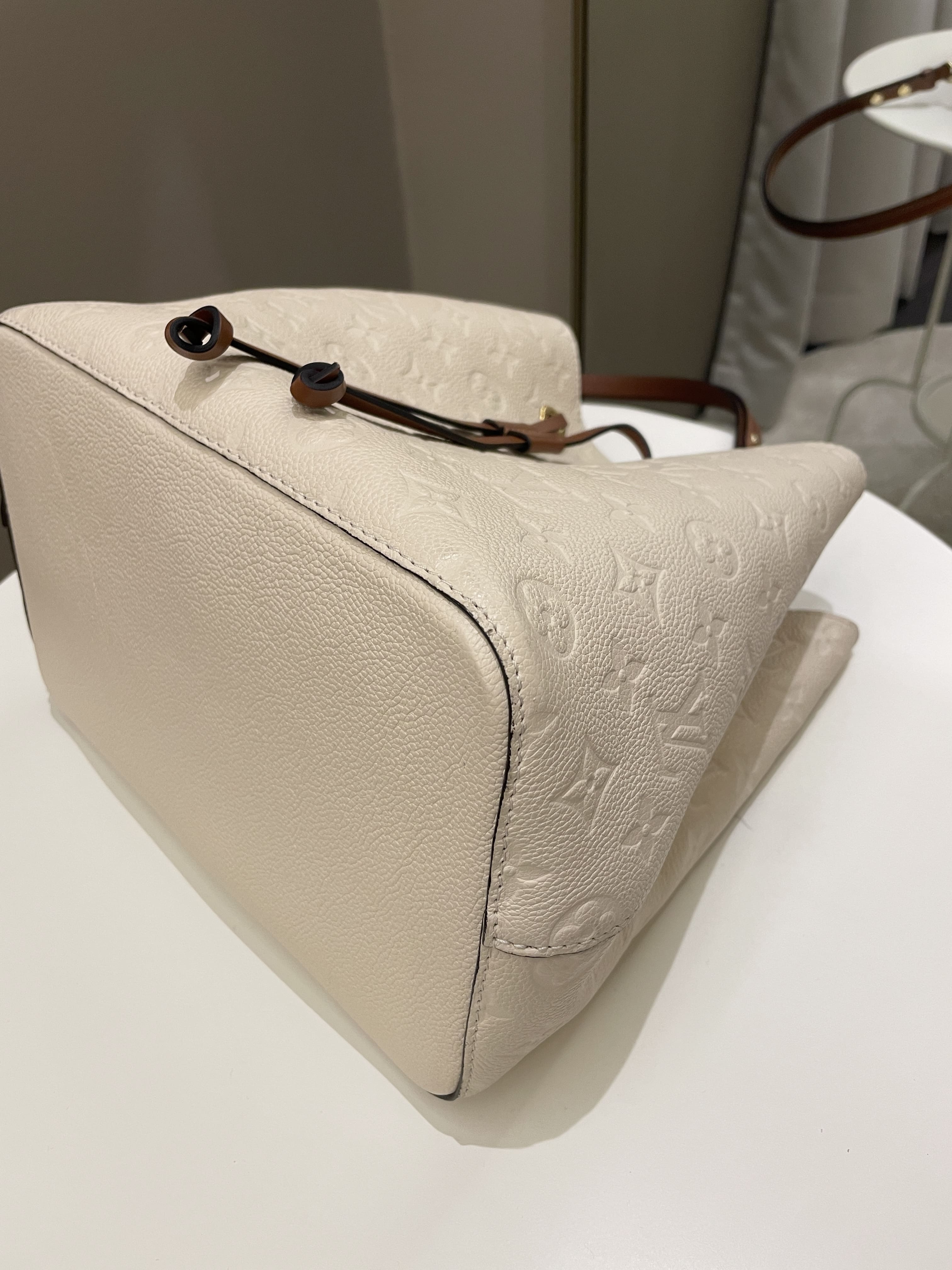 Louis Vuitton Neonoe MM Cream Monogram Empreinte
