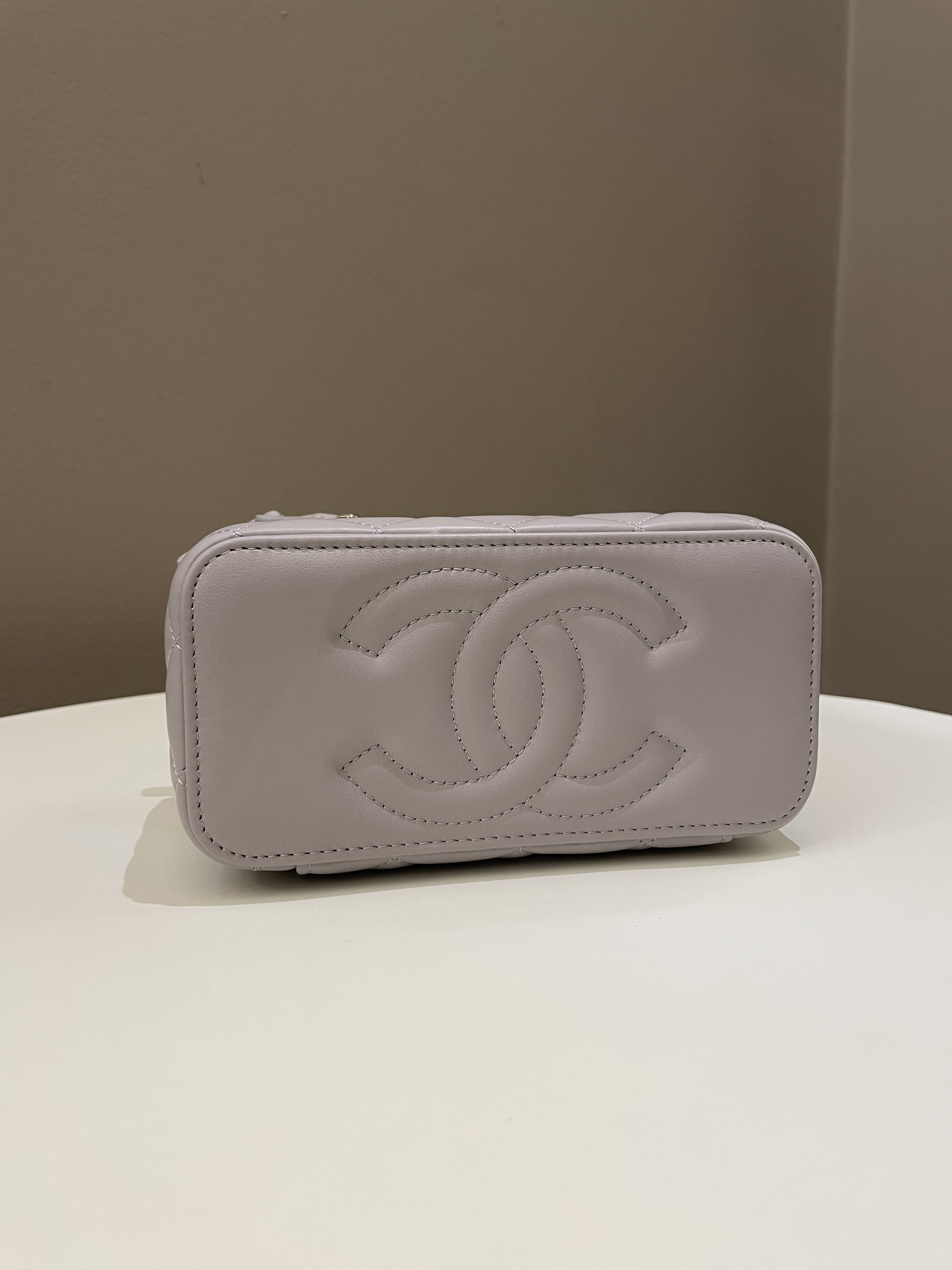 Chanel 22B Pearl Crush Vanity Rectangular Grey Lambskin