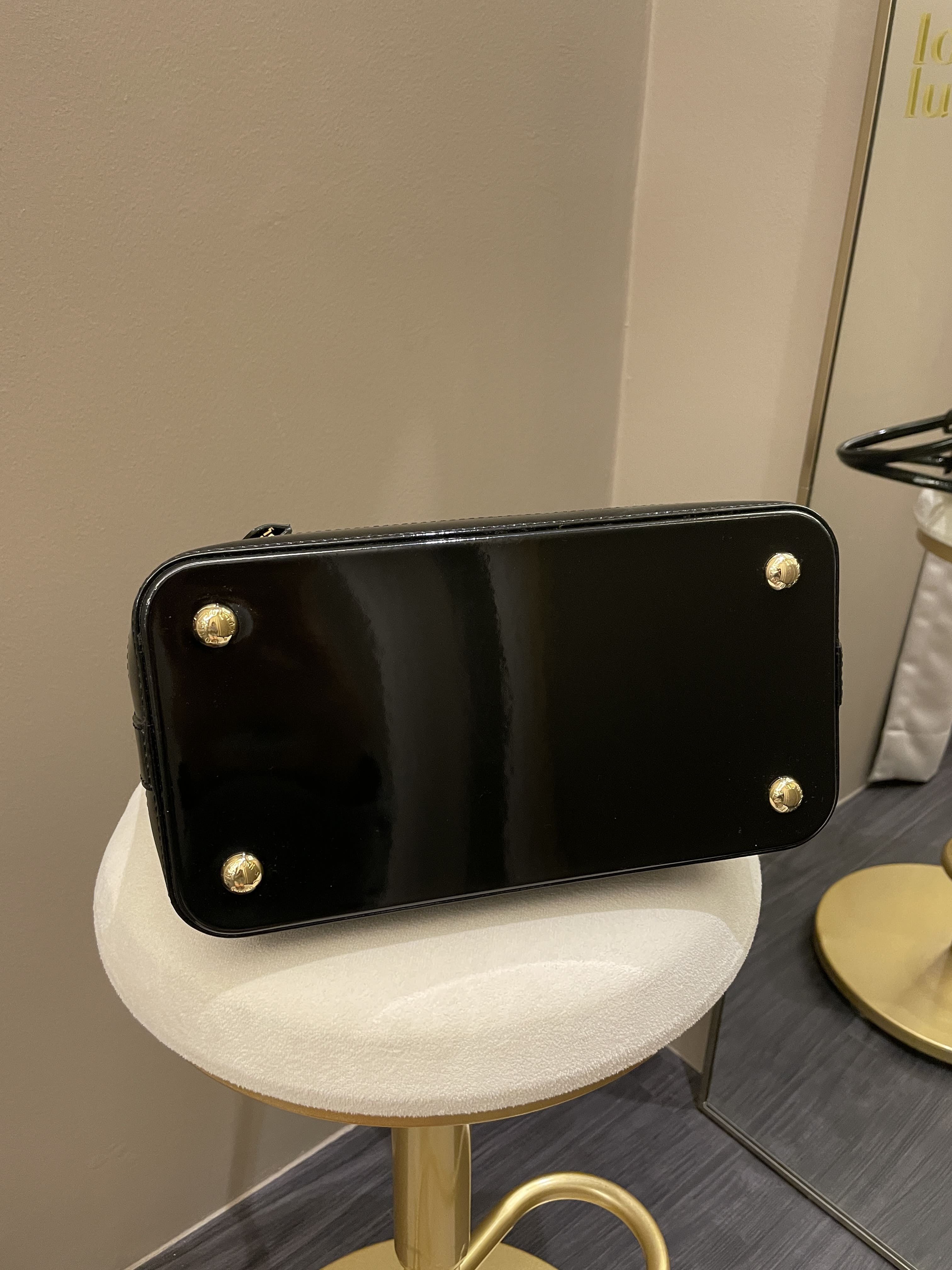 Louis Vuitton Lock it PM Dune / Black Vernice Leather