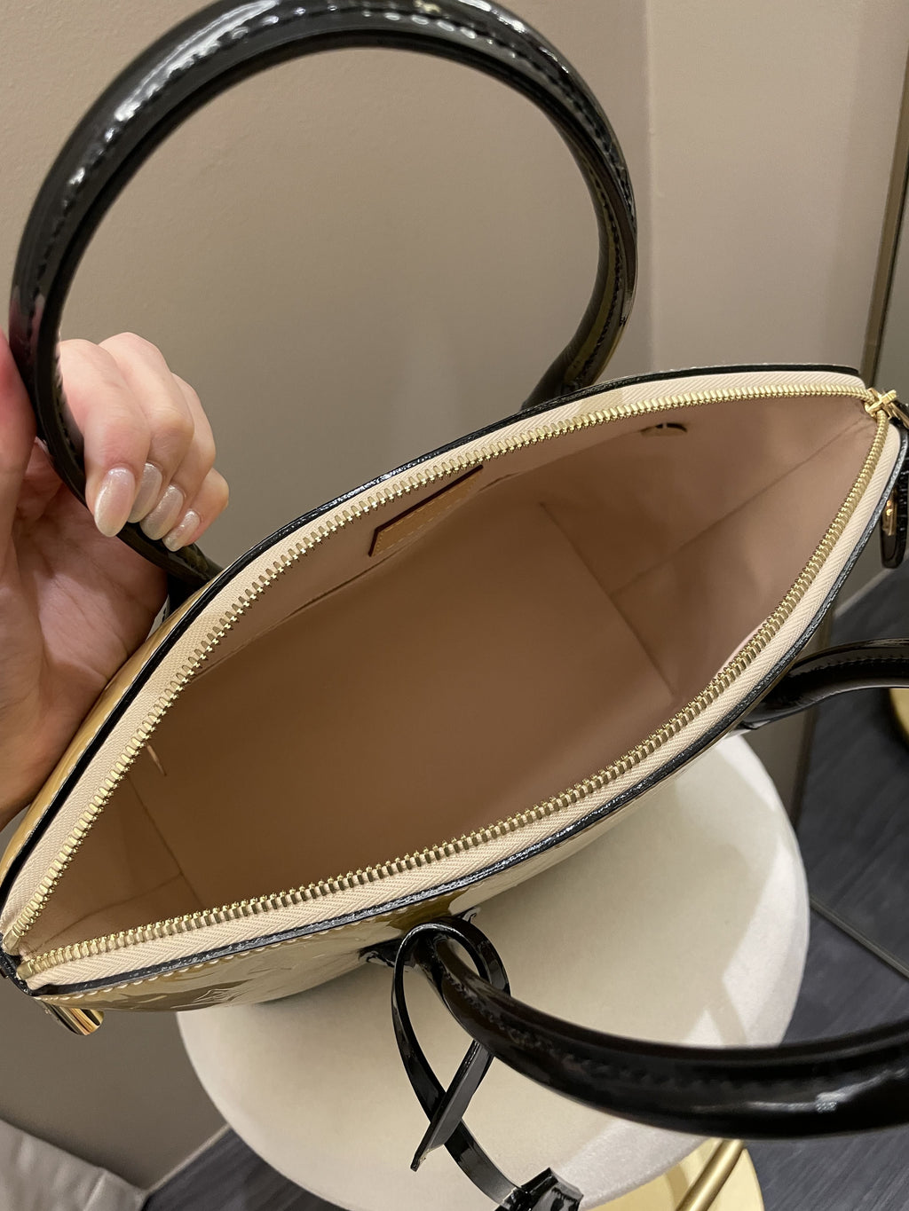 Louis Vuitton Lock it PM Dune / Black Vernice Leather