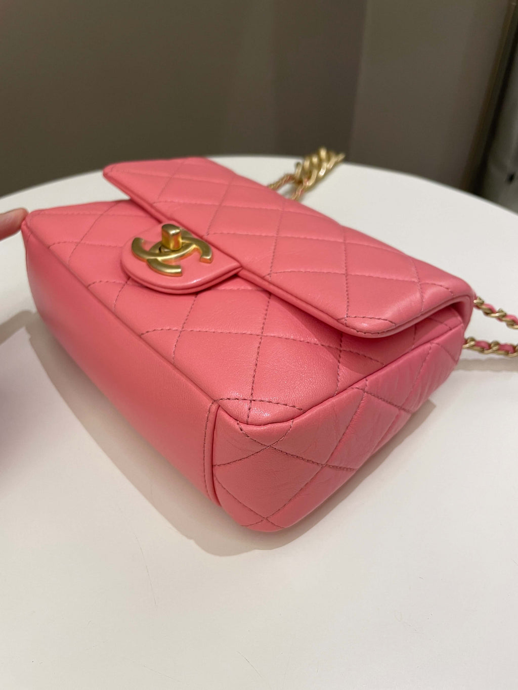 Chanel 22P Chain Cc Flap Bag  Pink Calfksin