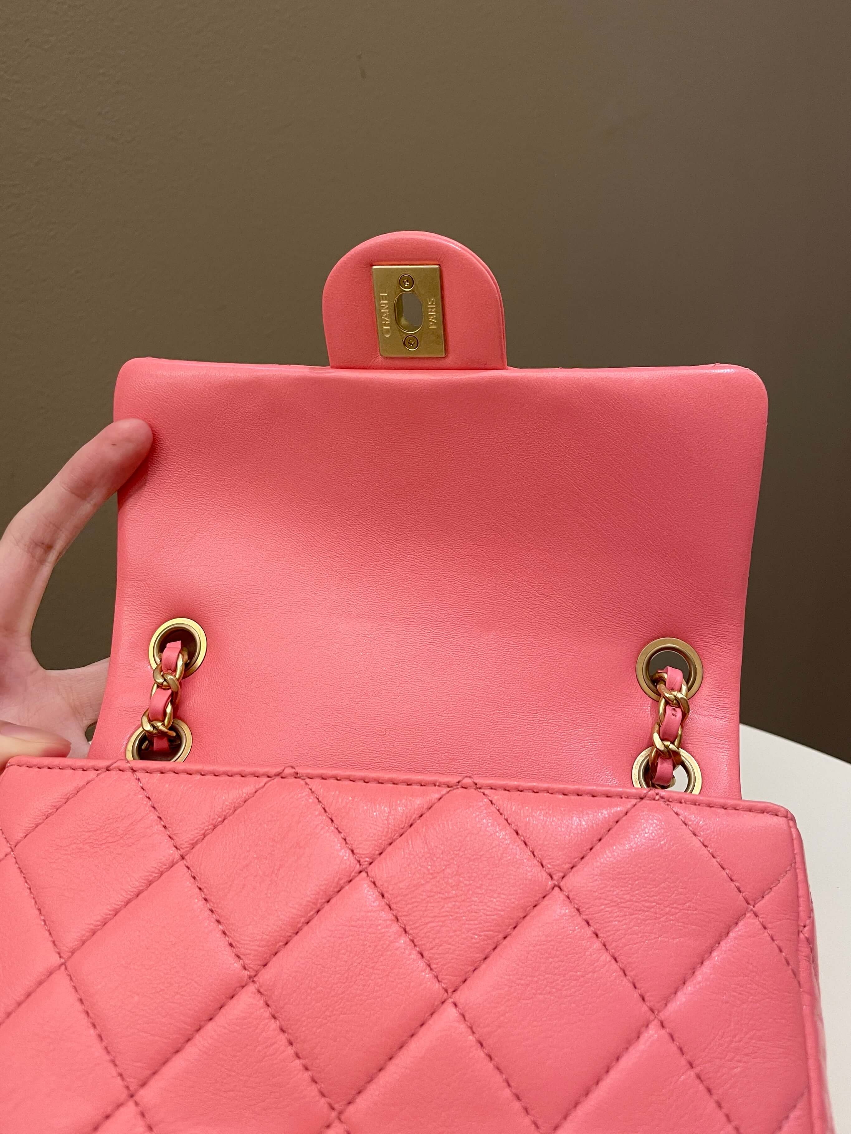 Chanel 22P Chain Cc Flap Bag  Pink Calfksin
