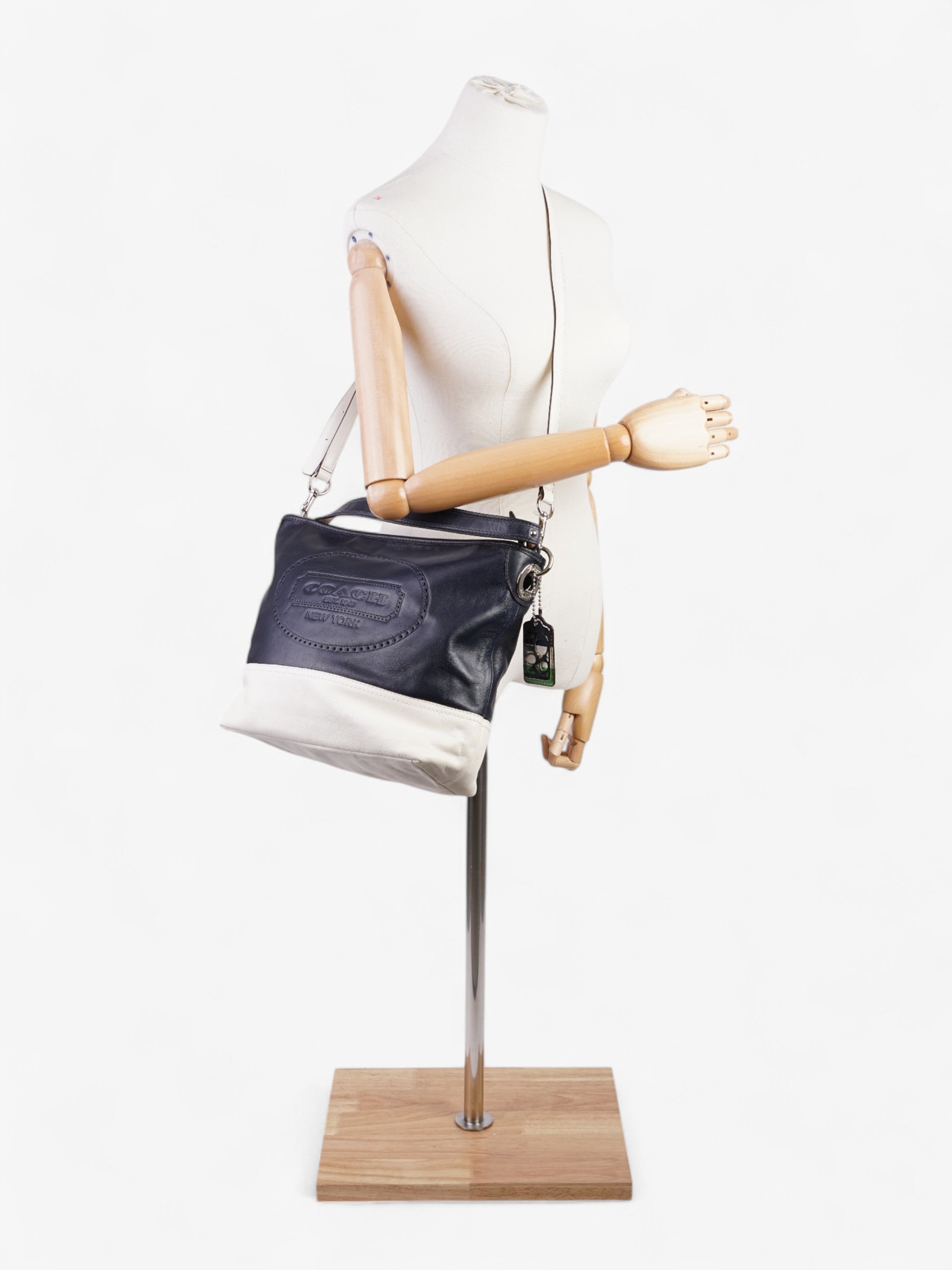 Coach 19393 Hamptons Navy Blue / Cream Leather