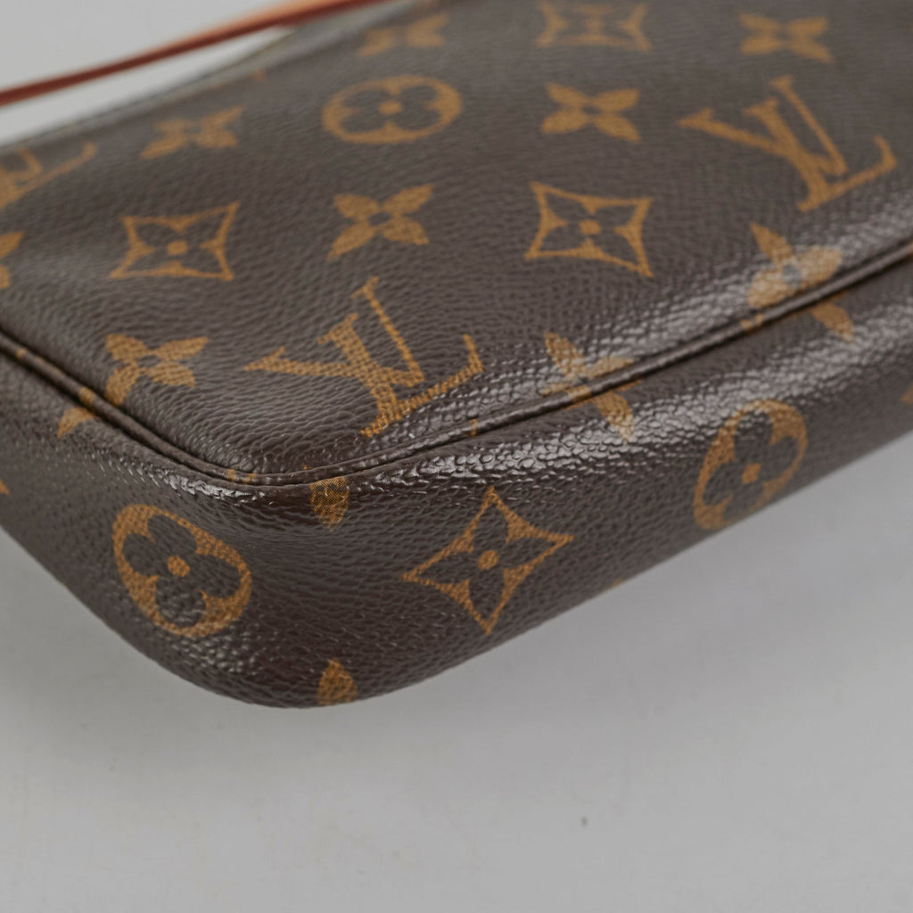 Louis Vuitton Pochette Monogram Accesaries