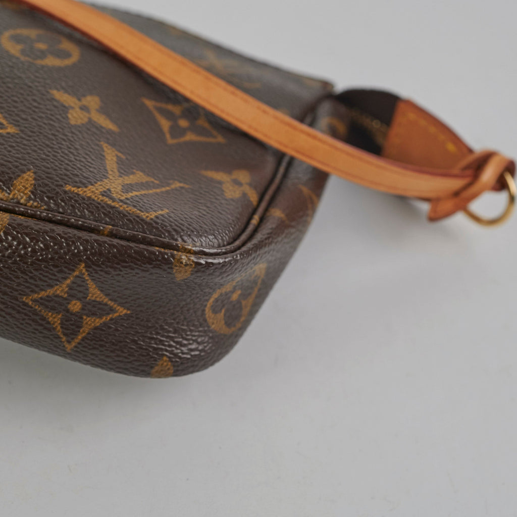 Louis Vuitton Pochette Monogram Accesaries