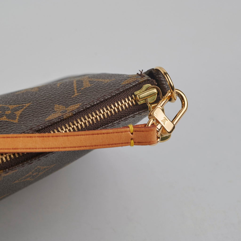 Louis Vuitton Pochette Monogram Accesaries
