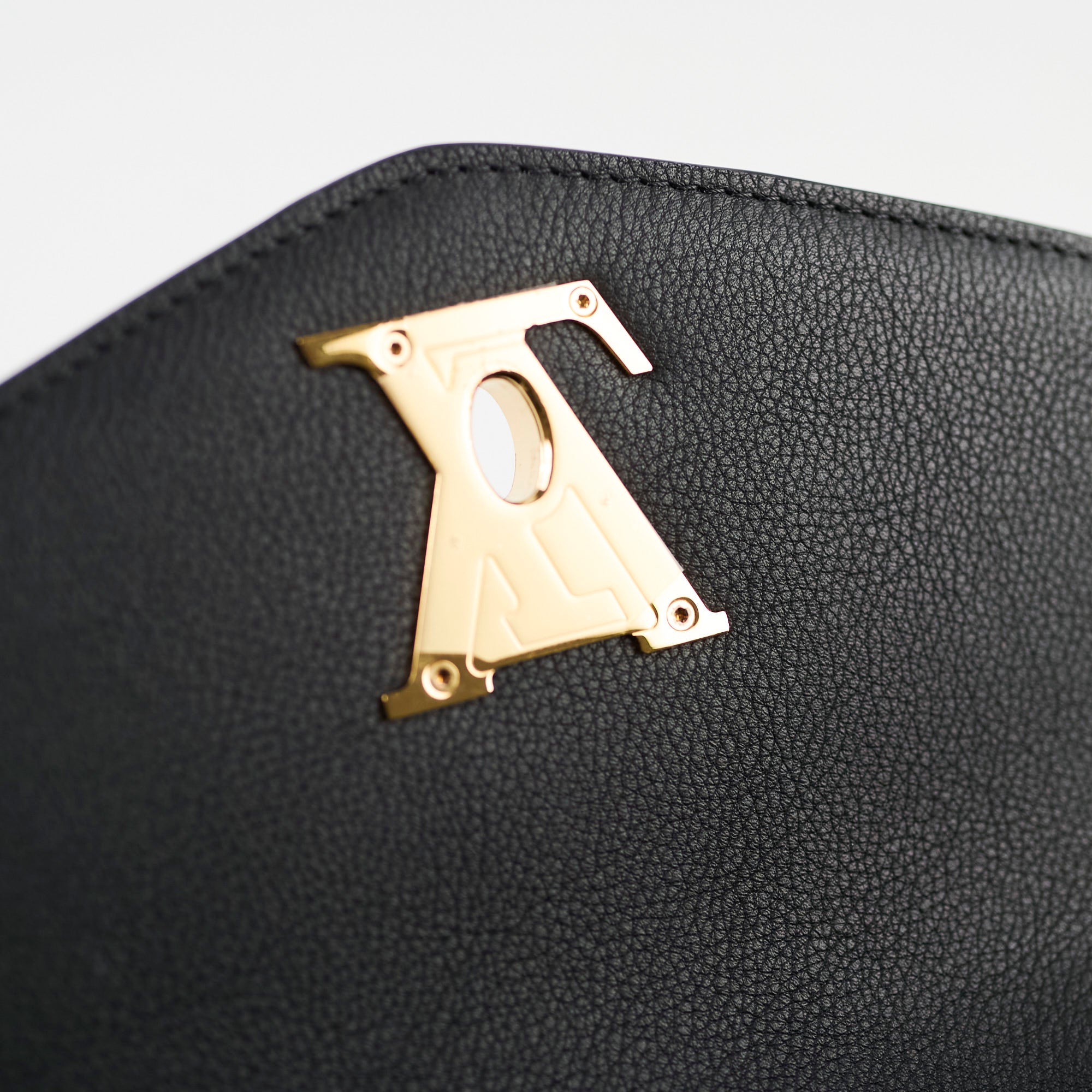 Louis Vuitton Oxford Lock Me Black
