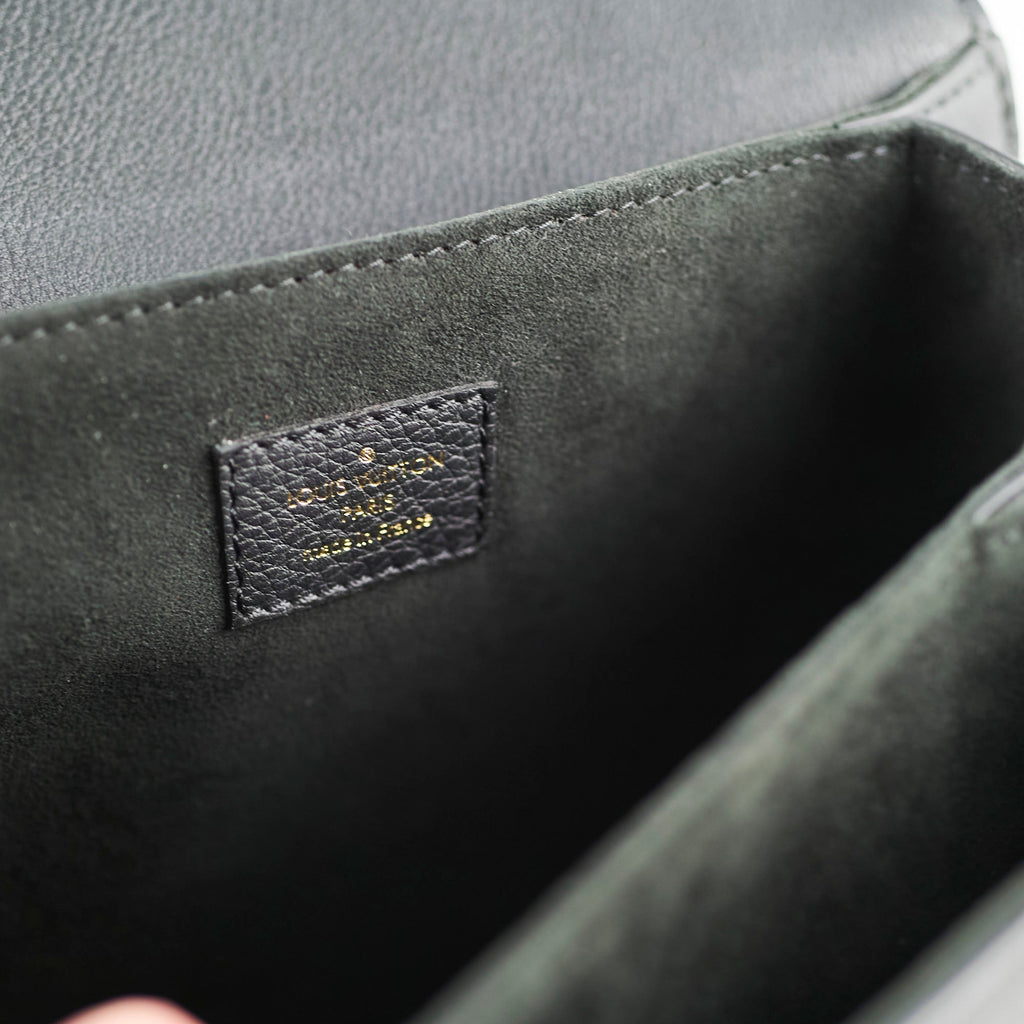 Louis Vuitton Oxford Lock Me Black