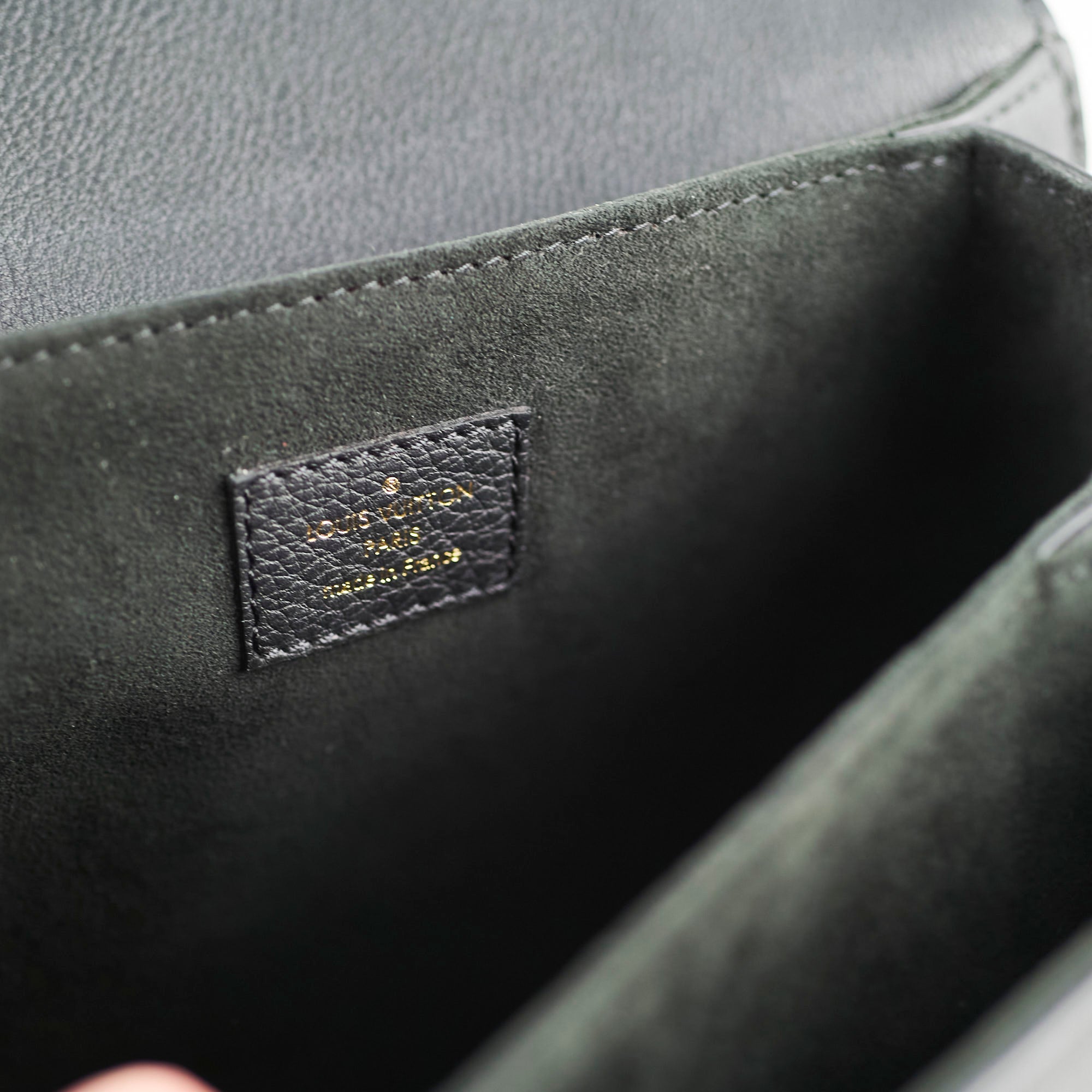 Louis Vuitton Oxford Lock Me Black